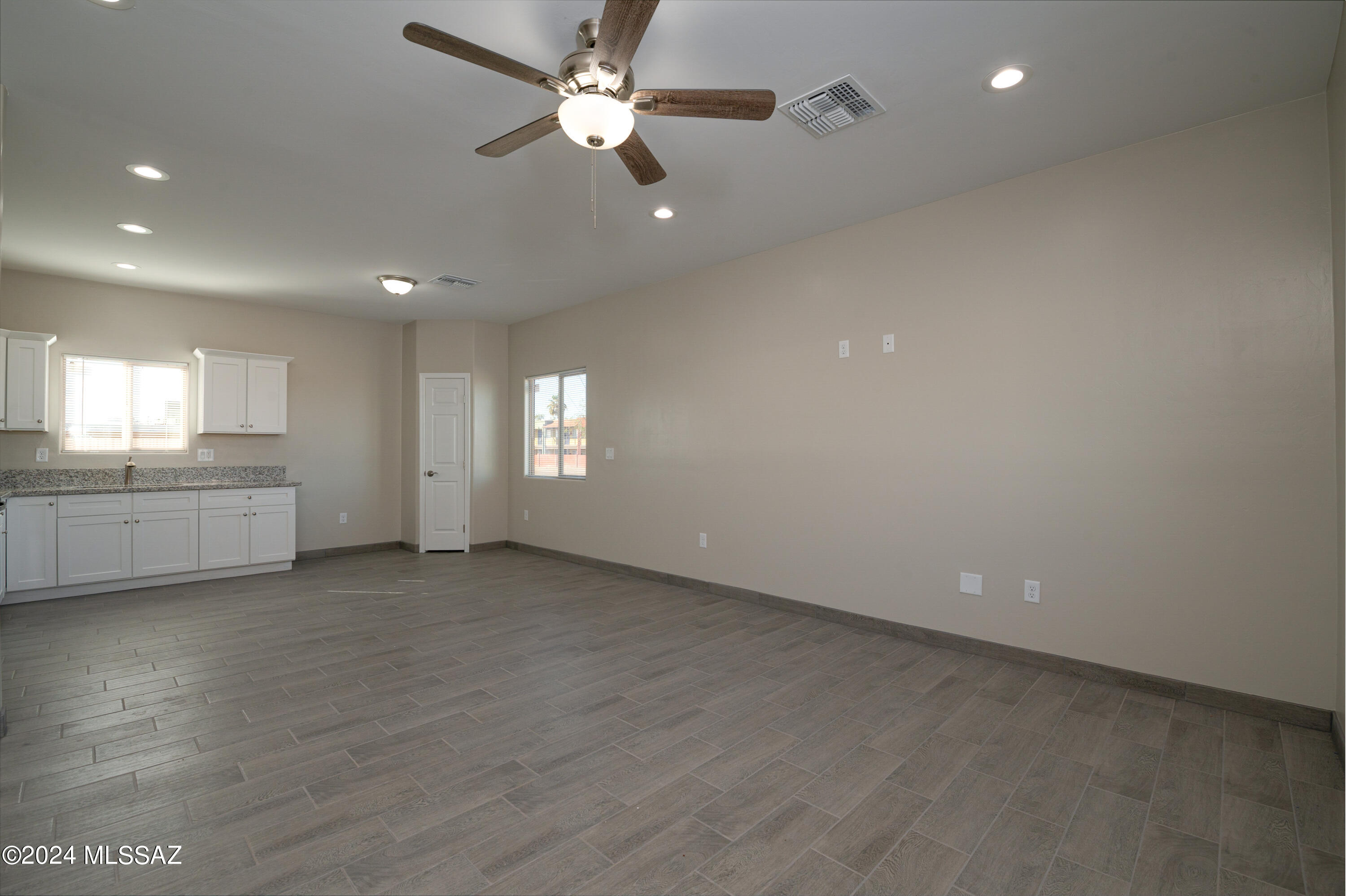 950 W Silverlake Road