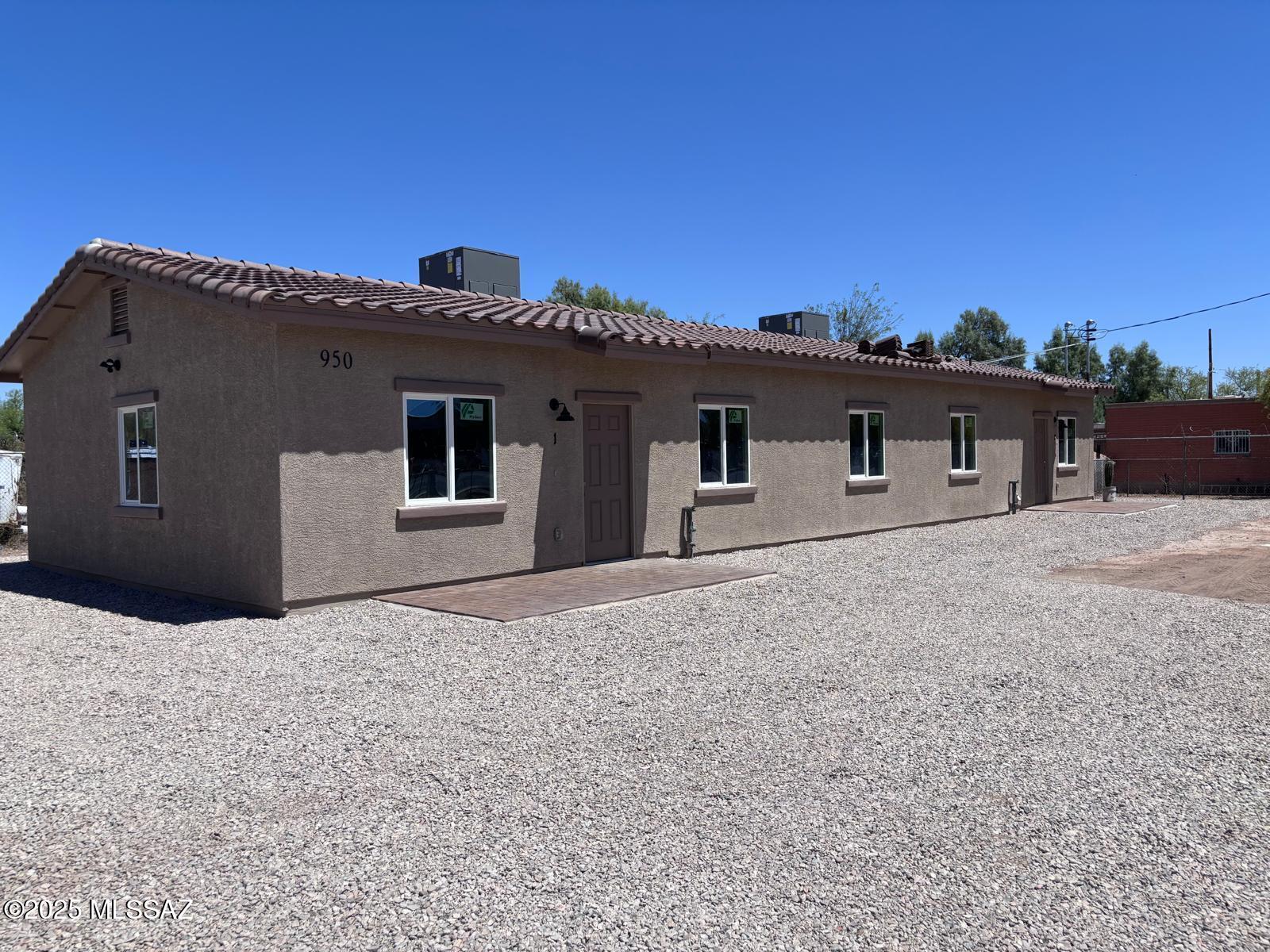 950 W Silverlake Road