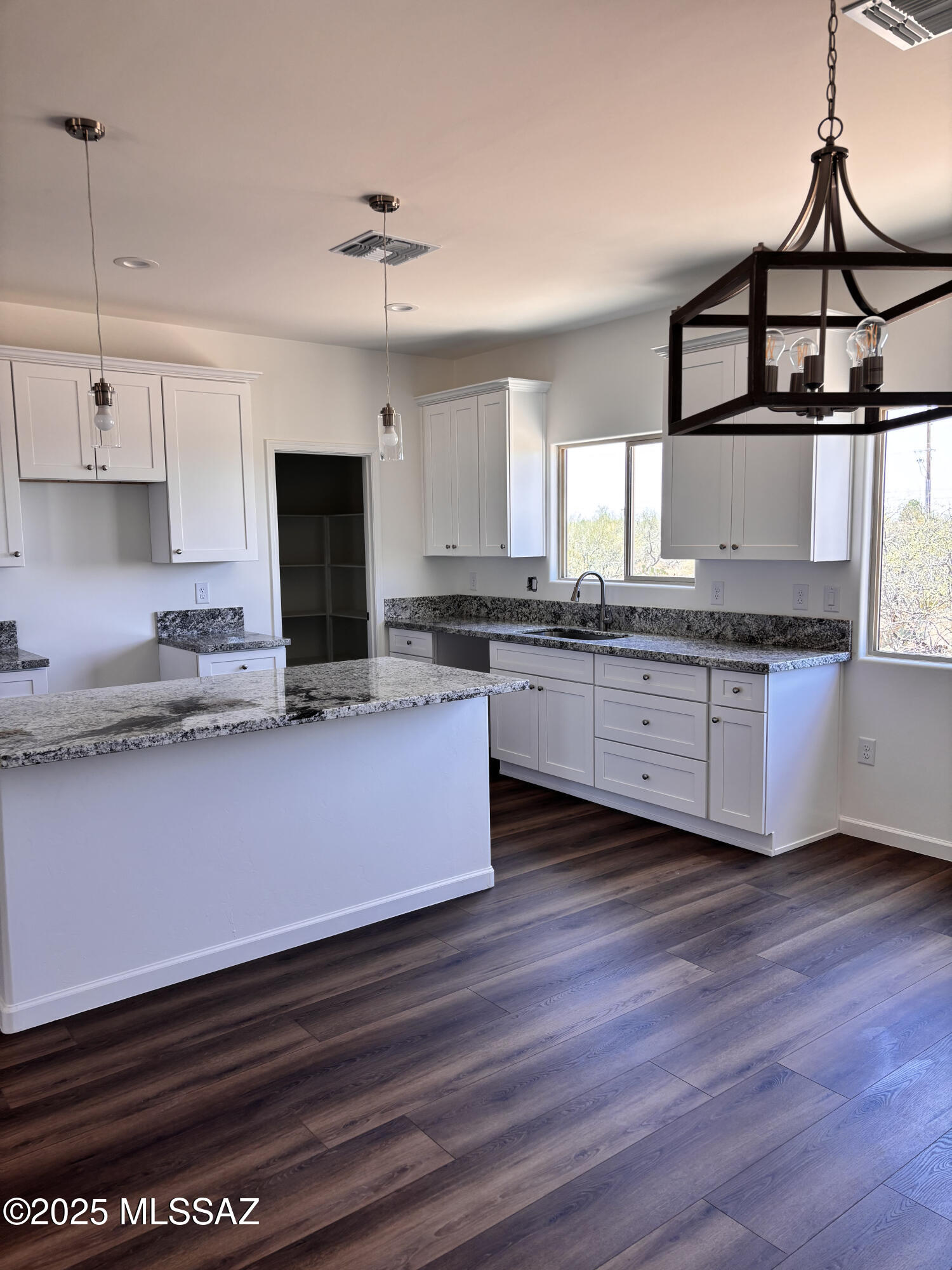 3152 E Andrada Road