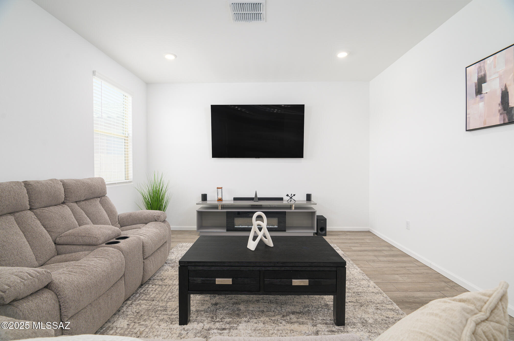 7121 W Vineridge Drive