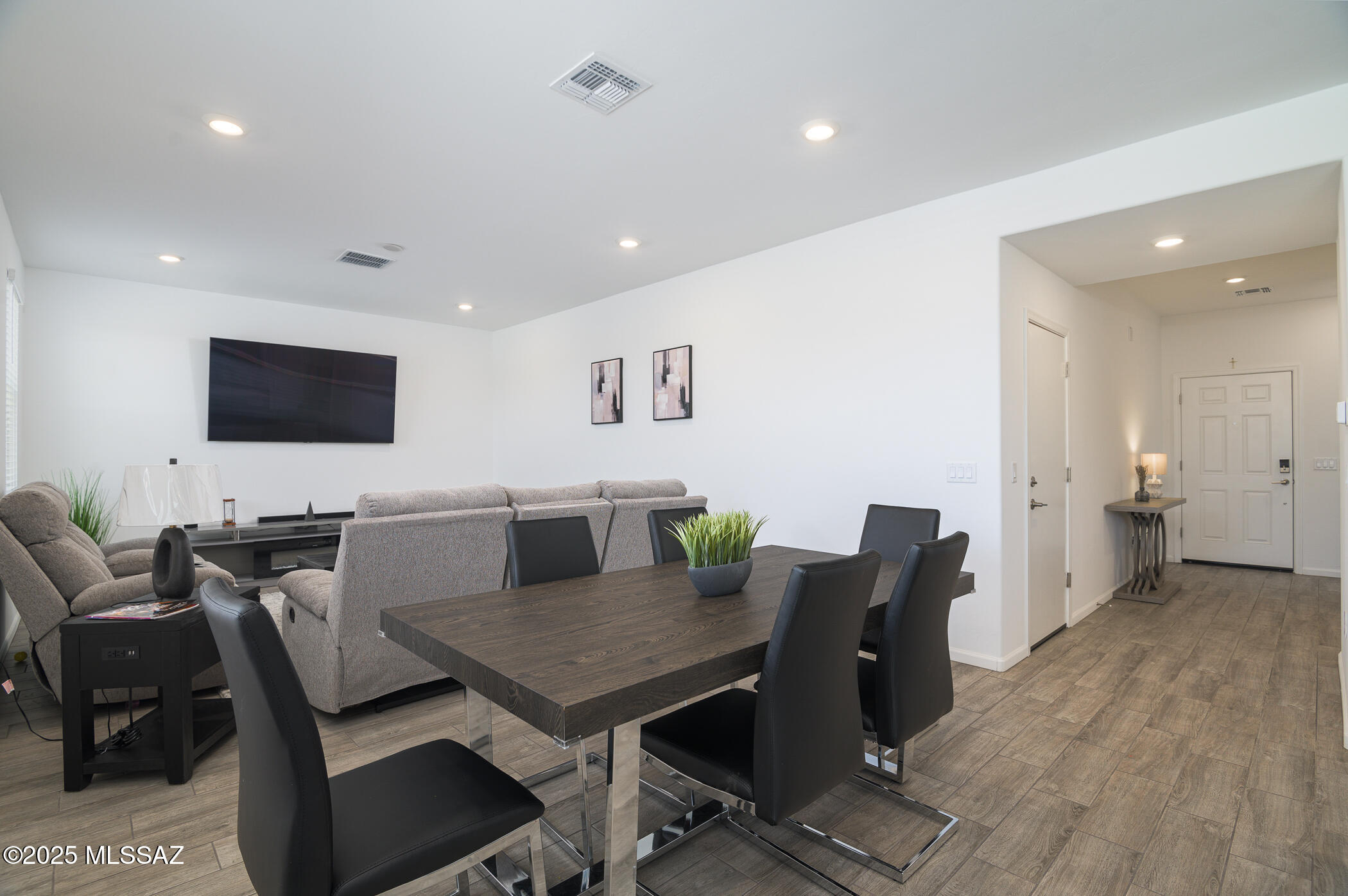 7121 W Vineridge Drive