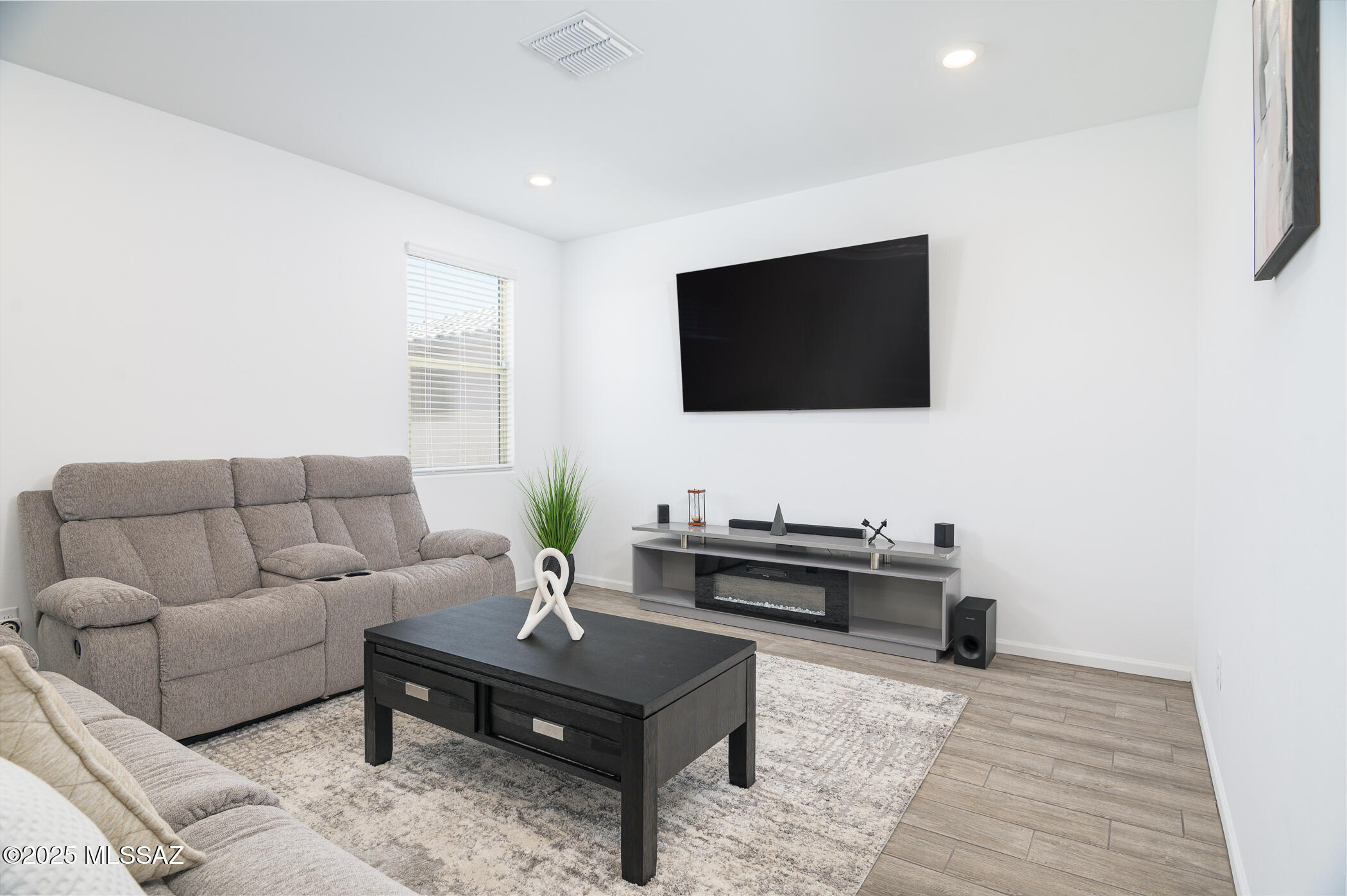 7121 W Vineridge Drive