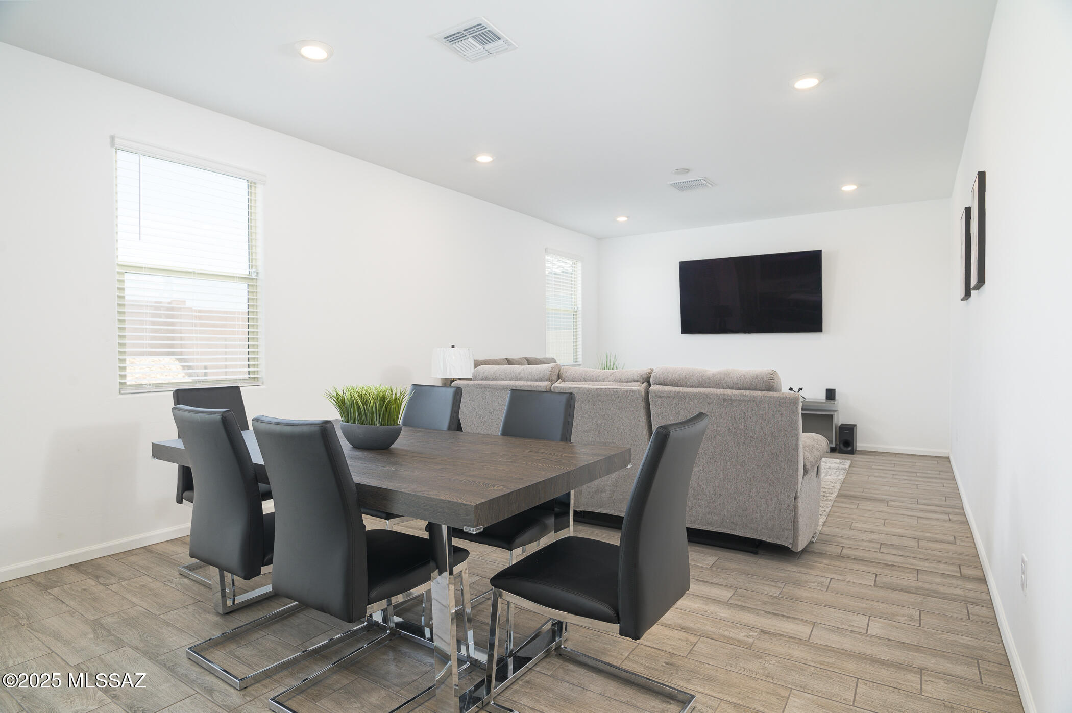 7121 W Vineridge Drive