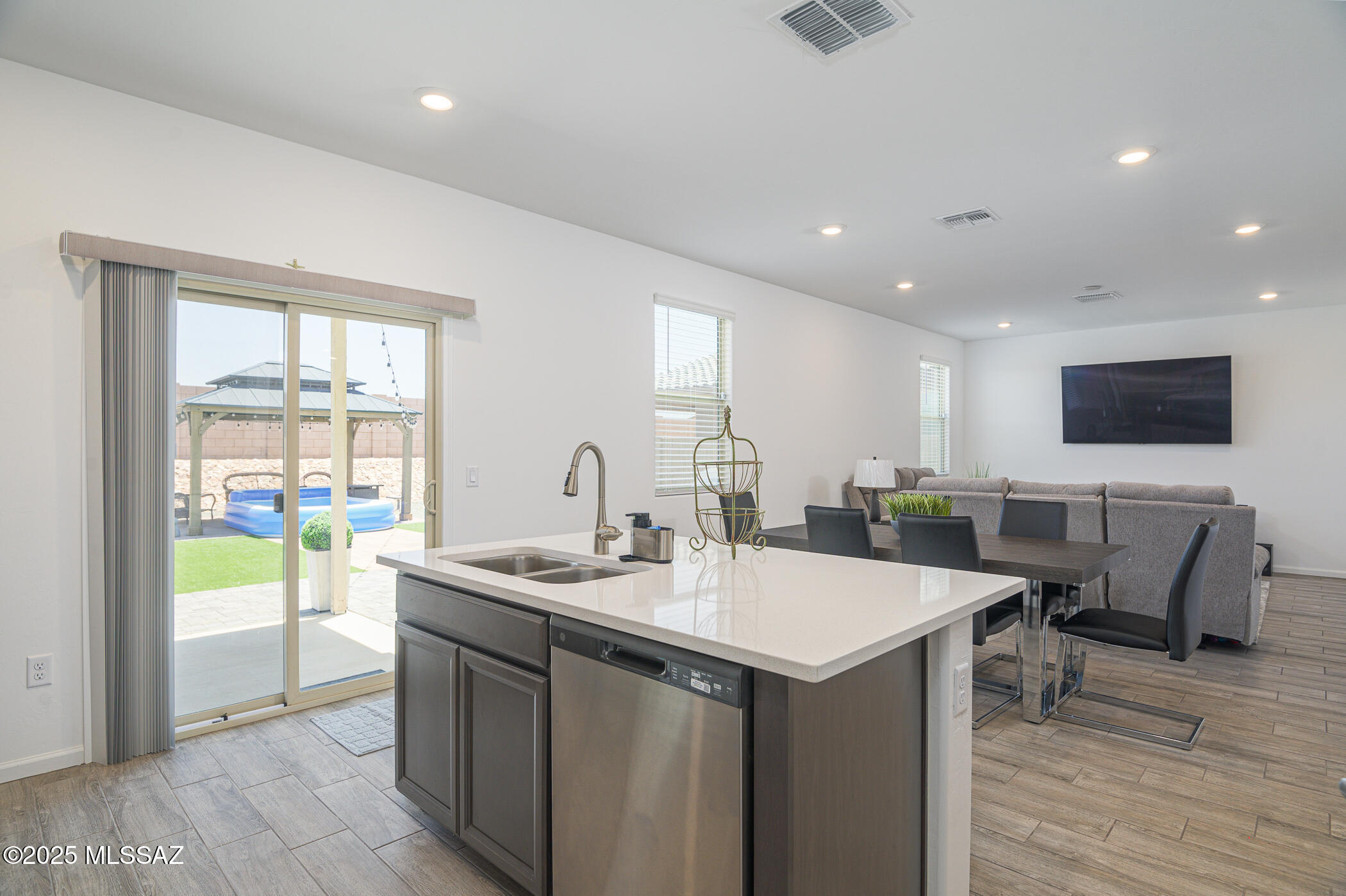 7121 W Vineridge Drive