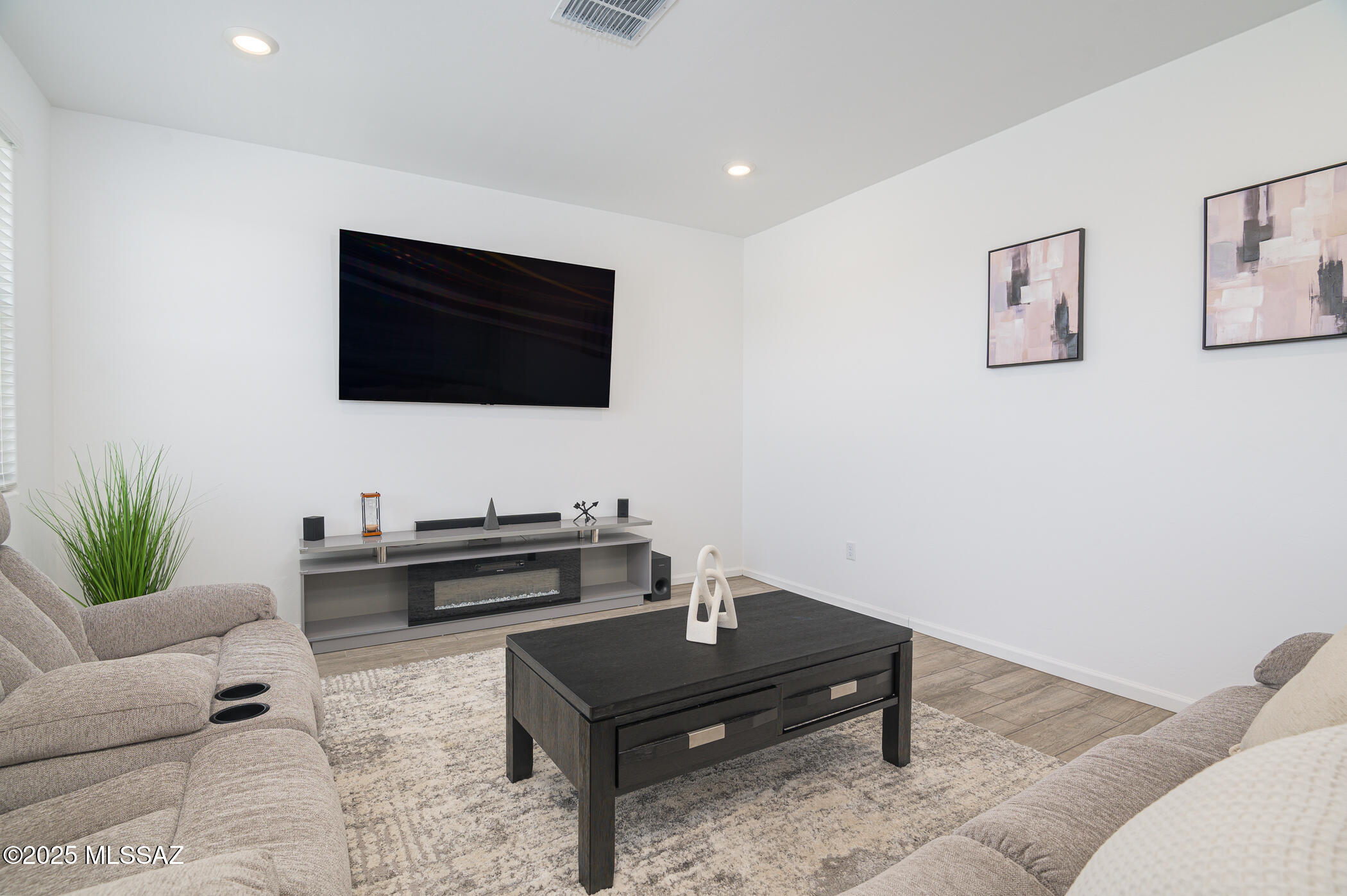 7121 W Vineridge Drive