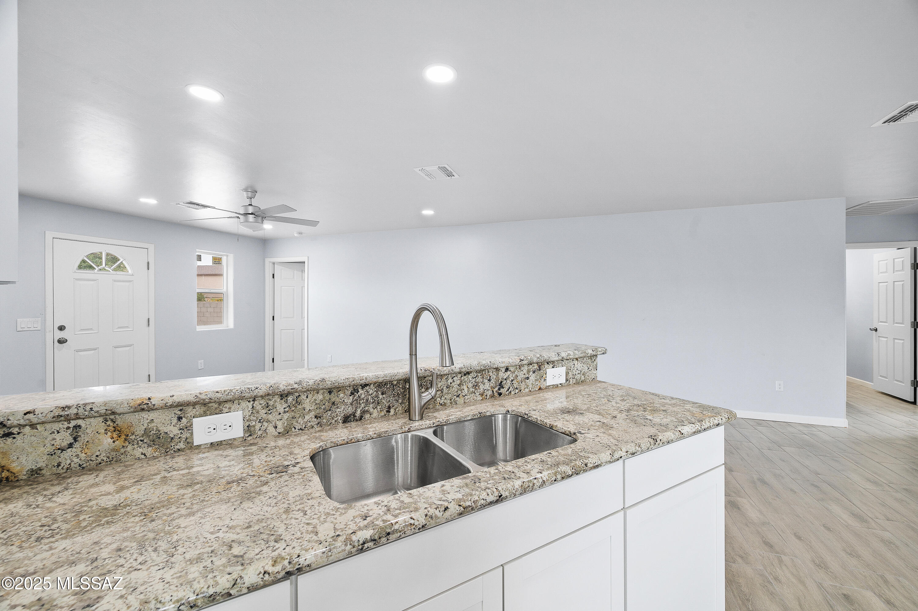 115 S Richmond Drive