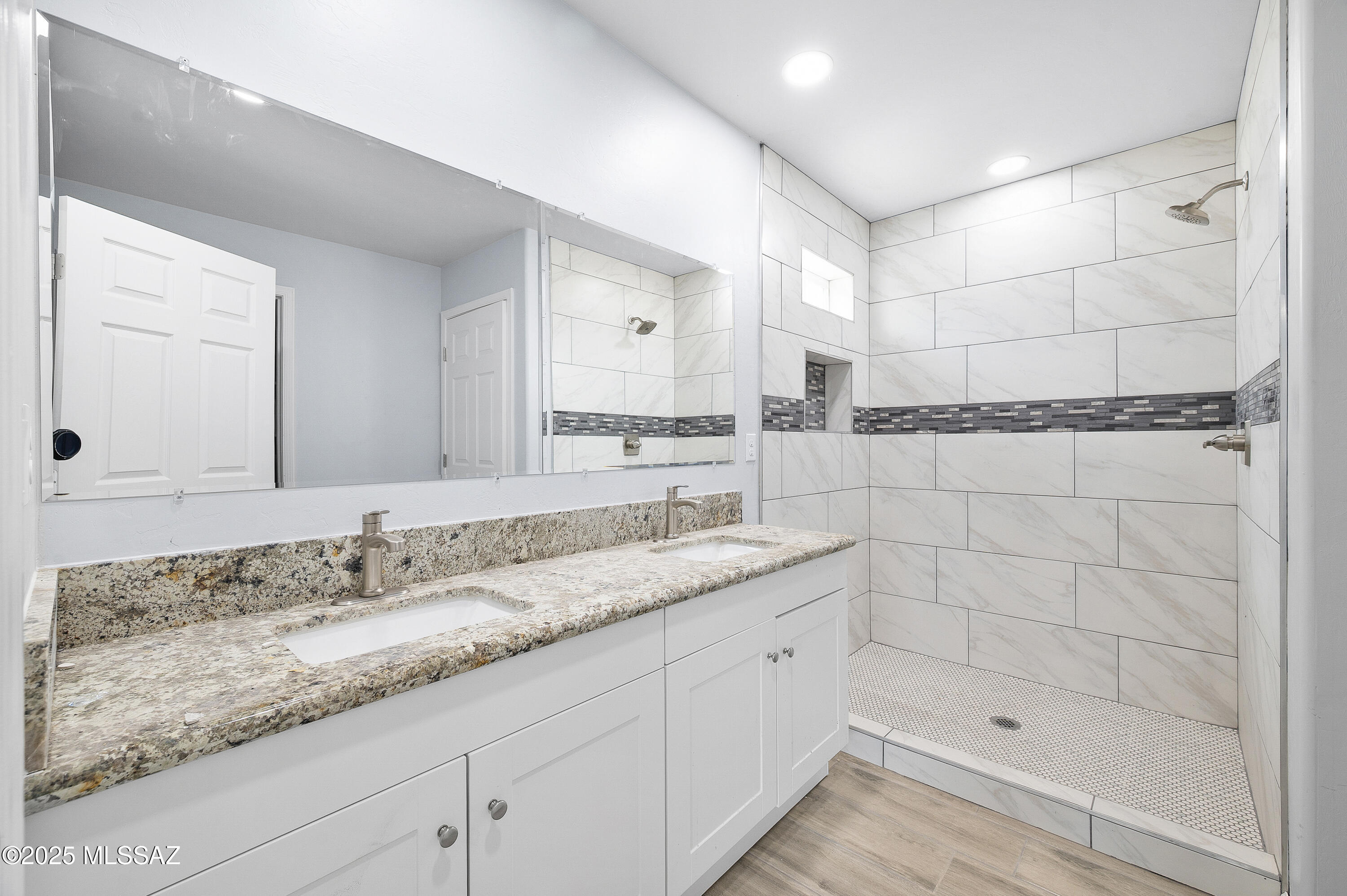 115 S Richmond Drive