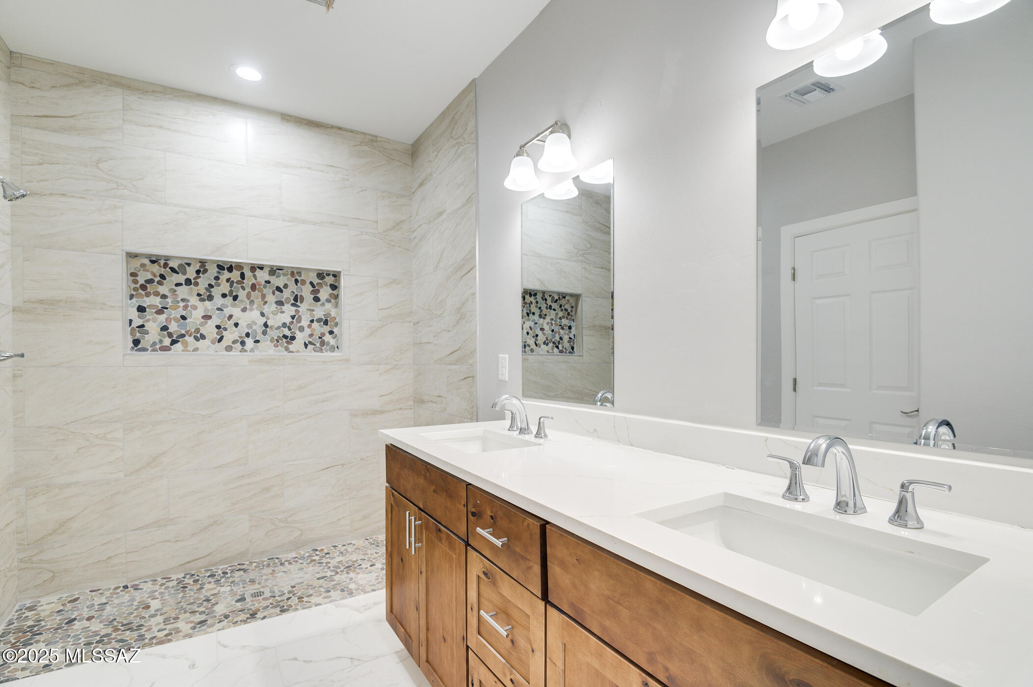 225 S Atlanta Street