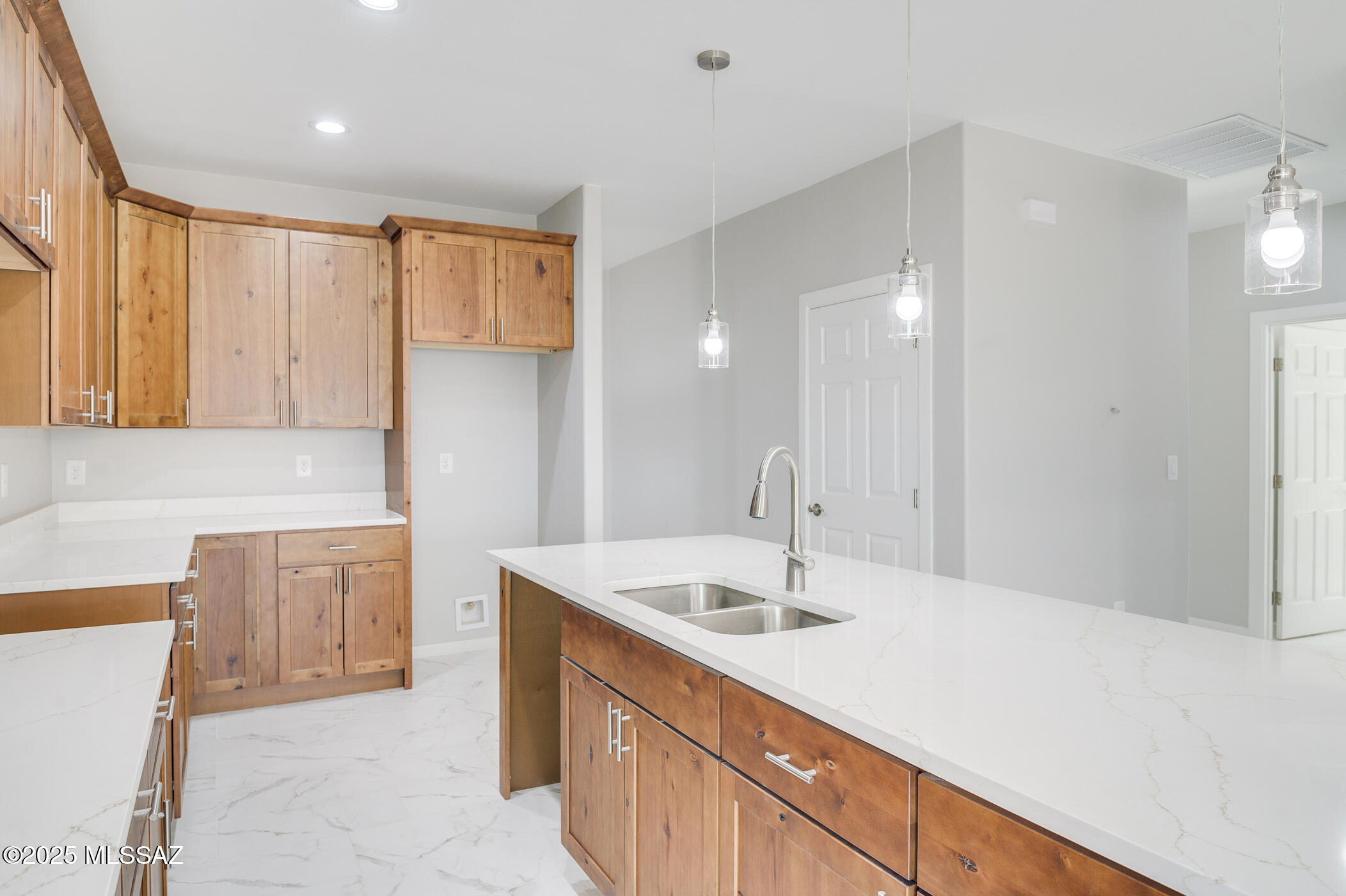 225 S Atlanta Street