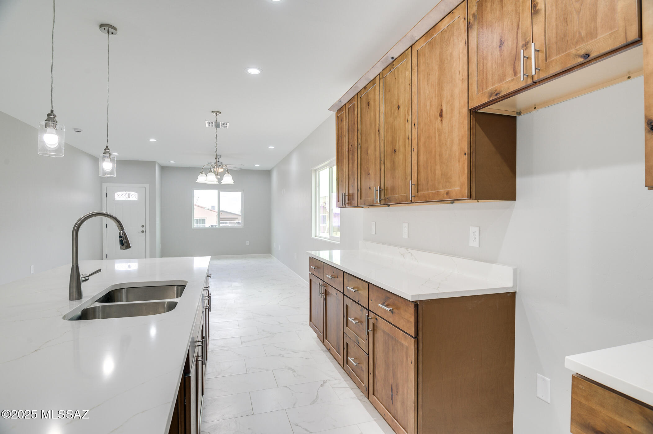 225 S Atlanta Street