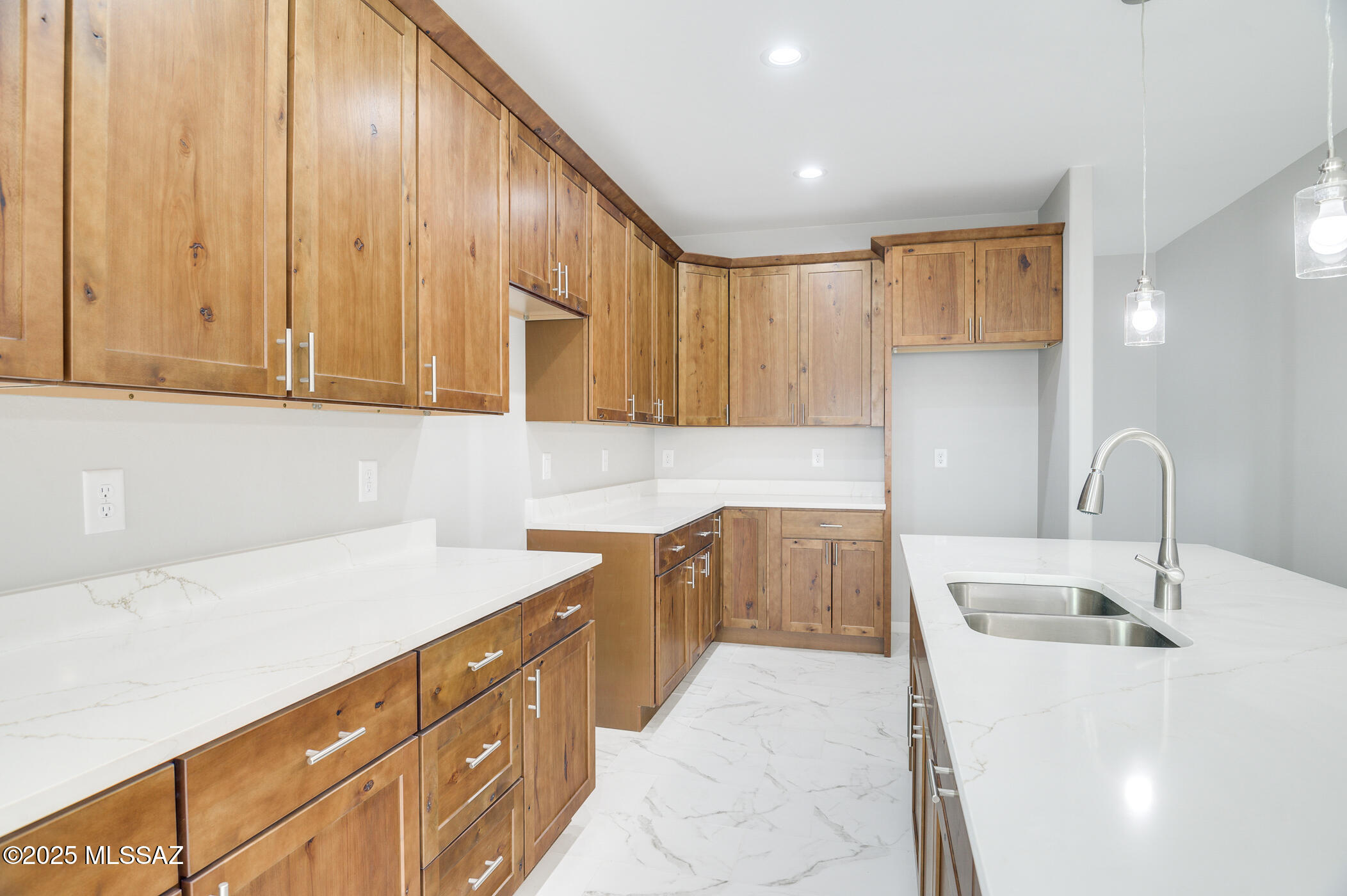 225 S Atlanta Street