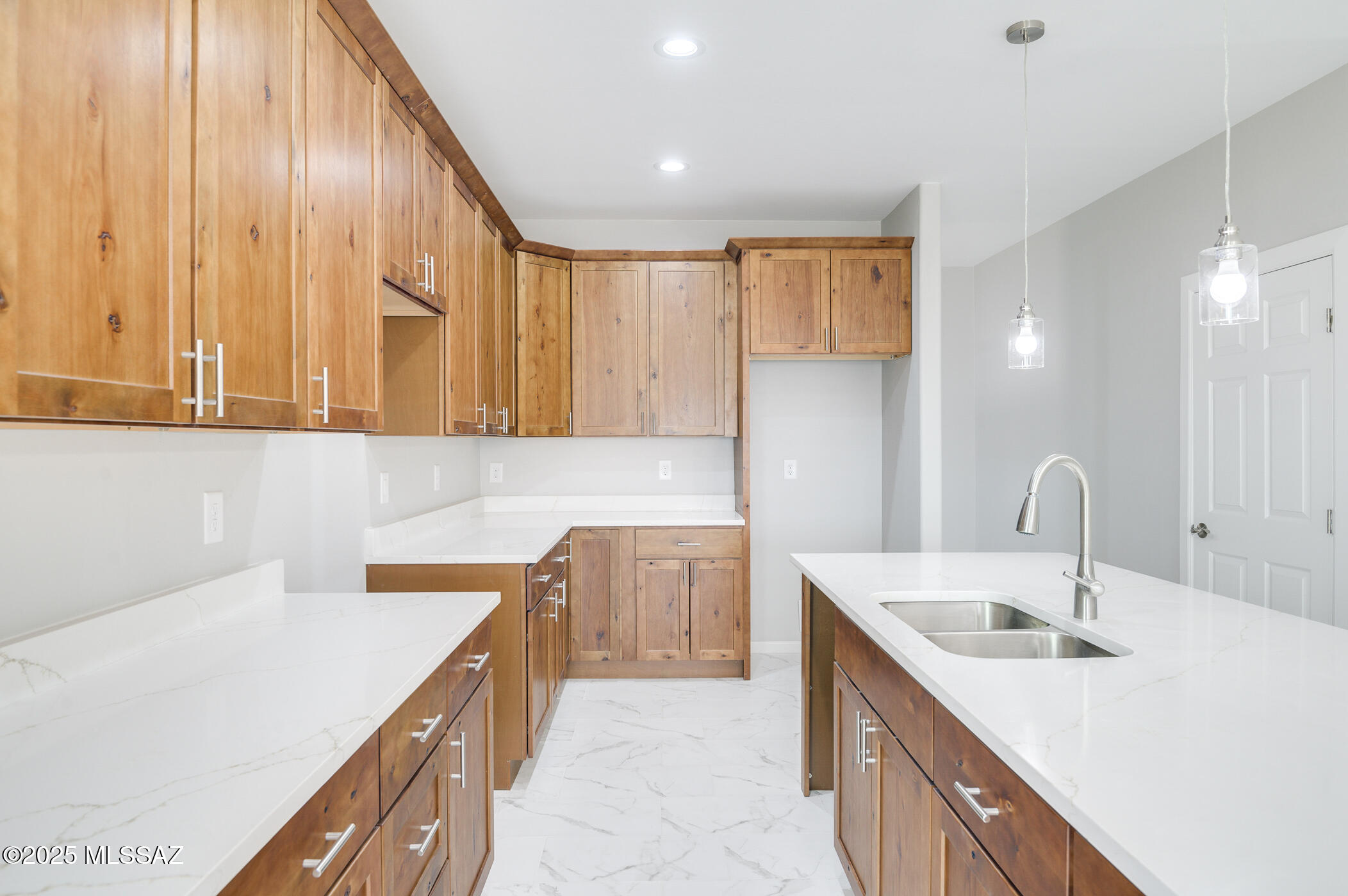 225 S Atlanta Street