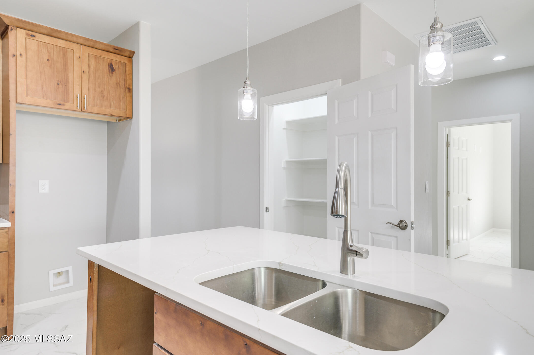 225 S Atlanta Street