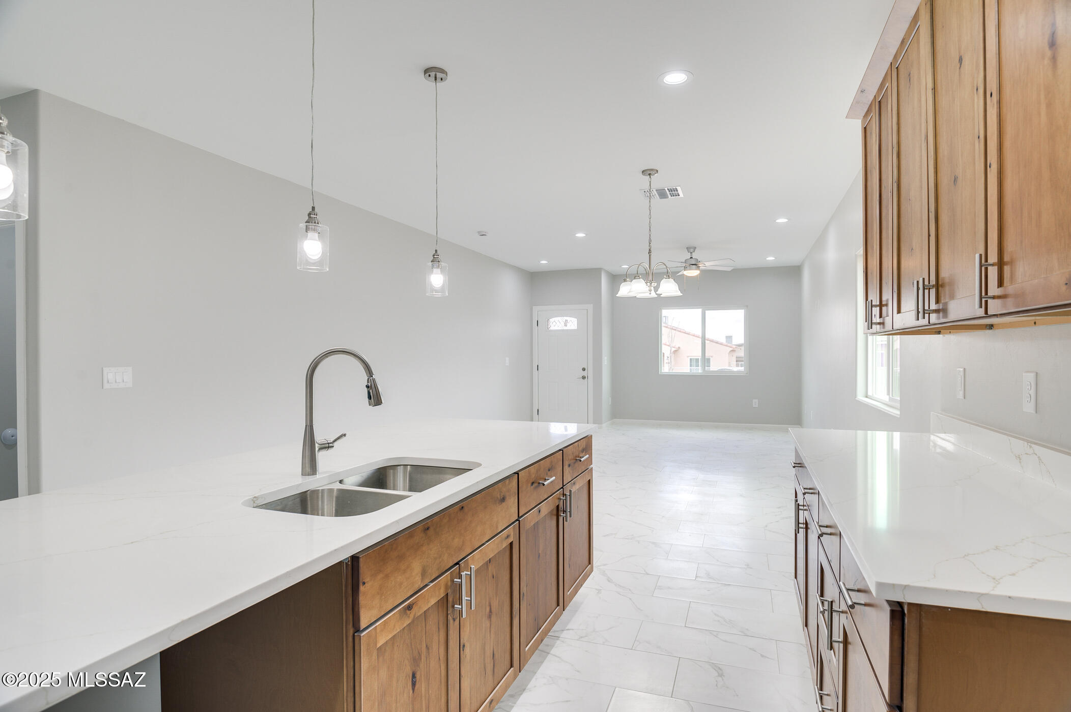 225 S Atlanta Street