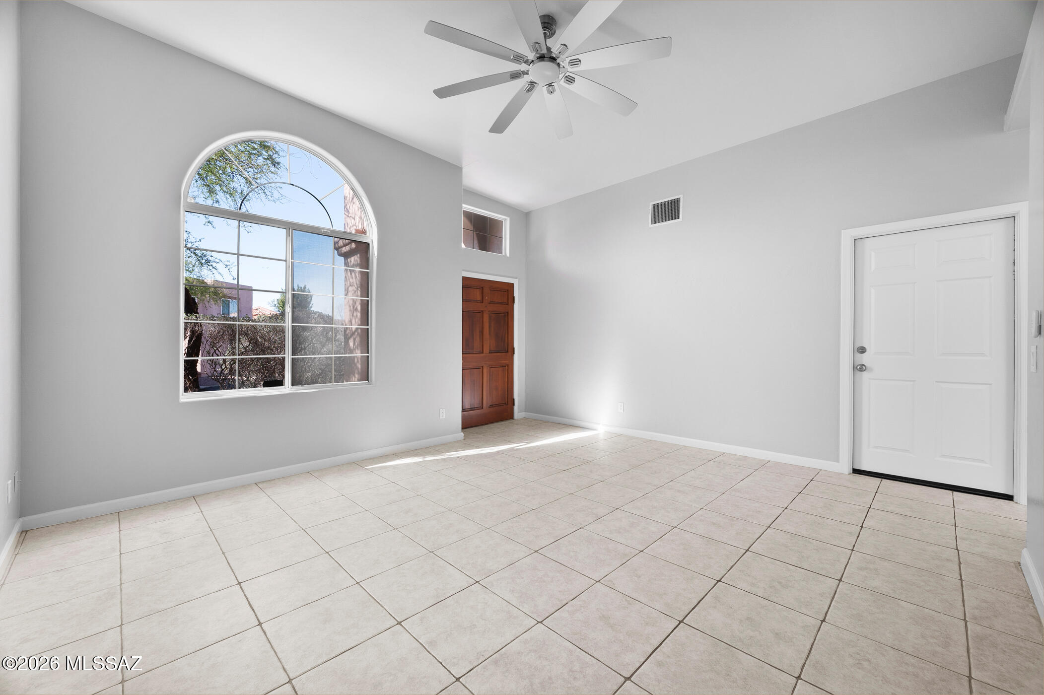 6683 N Calle Sin Nombre