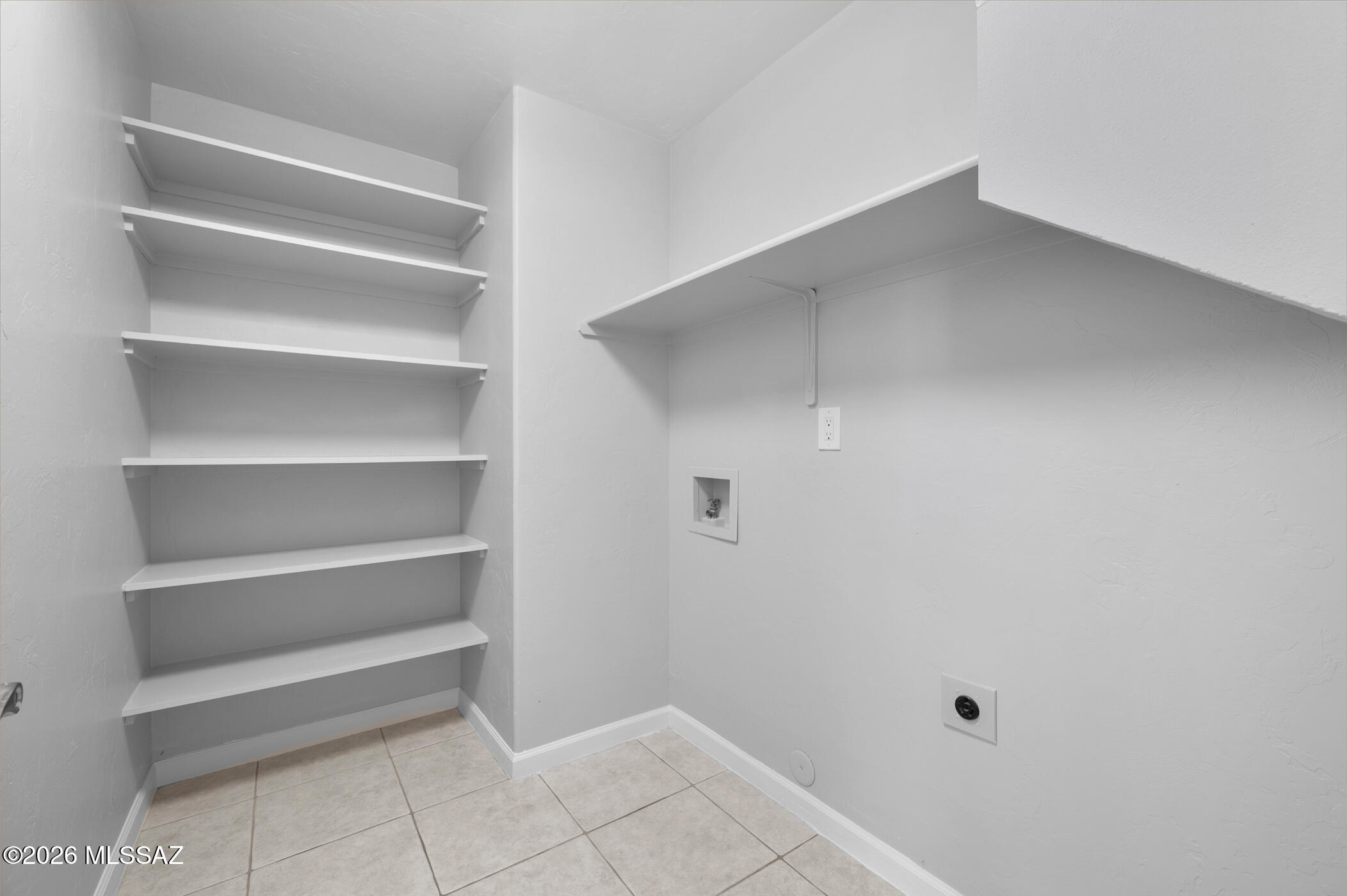 6683 N Calle Sin Nombre