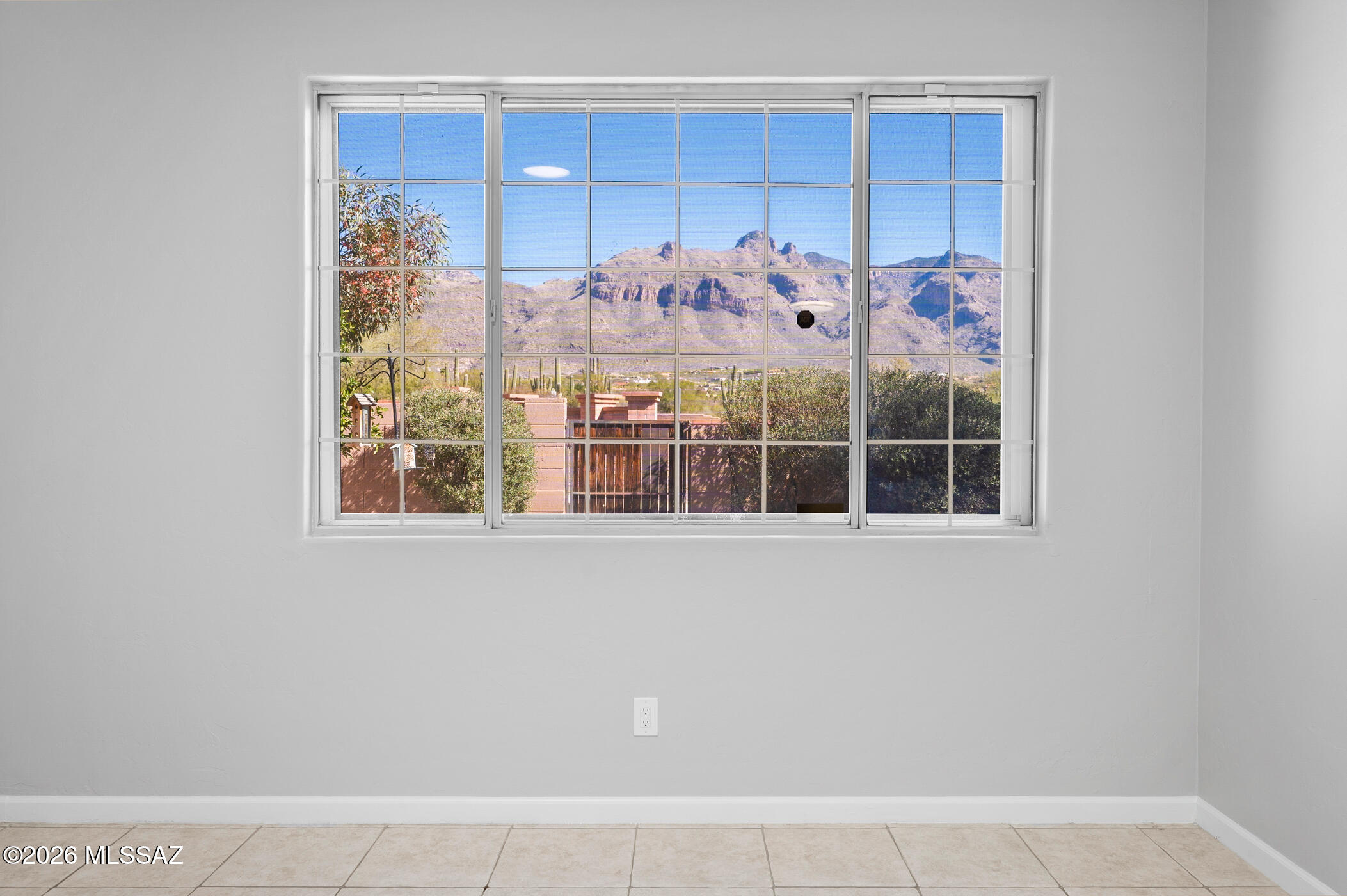 6683 N Calle Sin Nombre