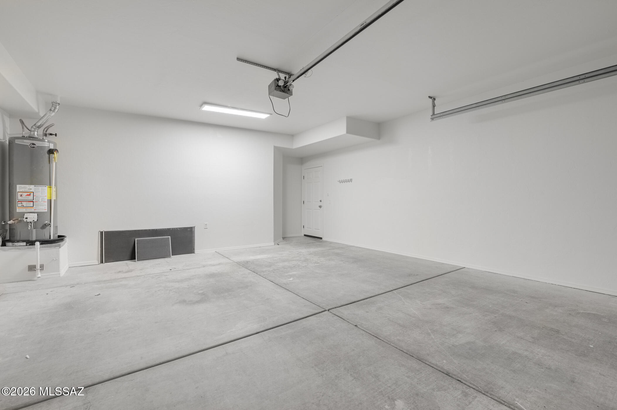 6683 N Calle Sin Nombre