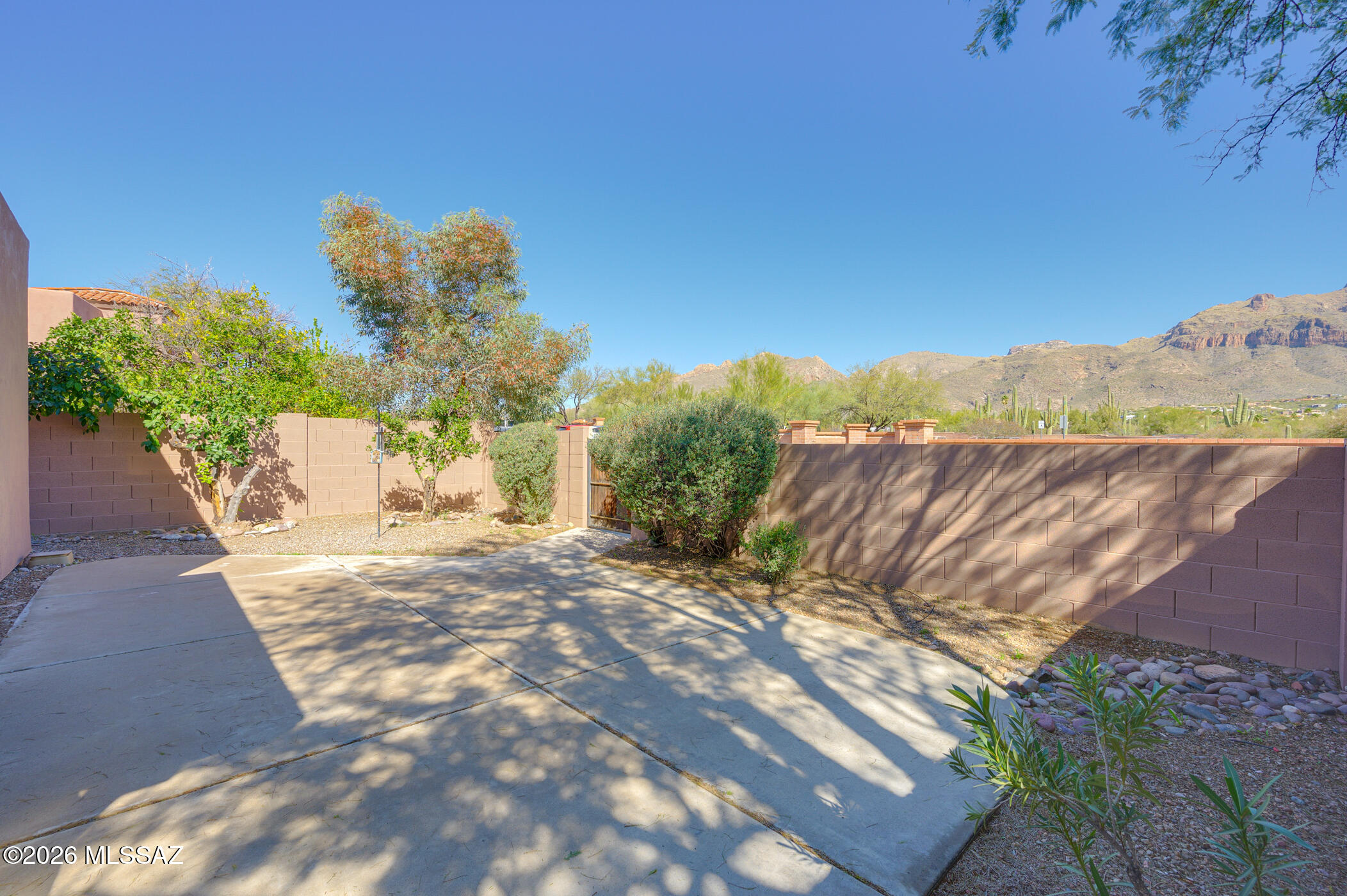 6683 N Calle Sin Nombre