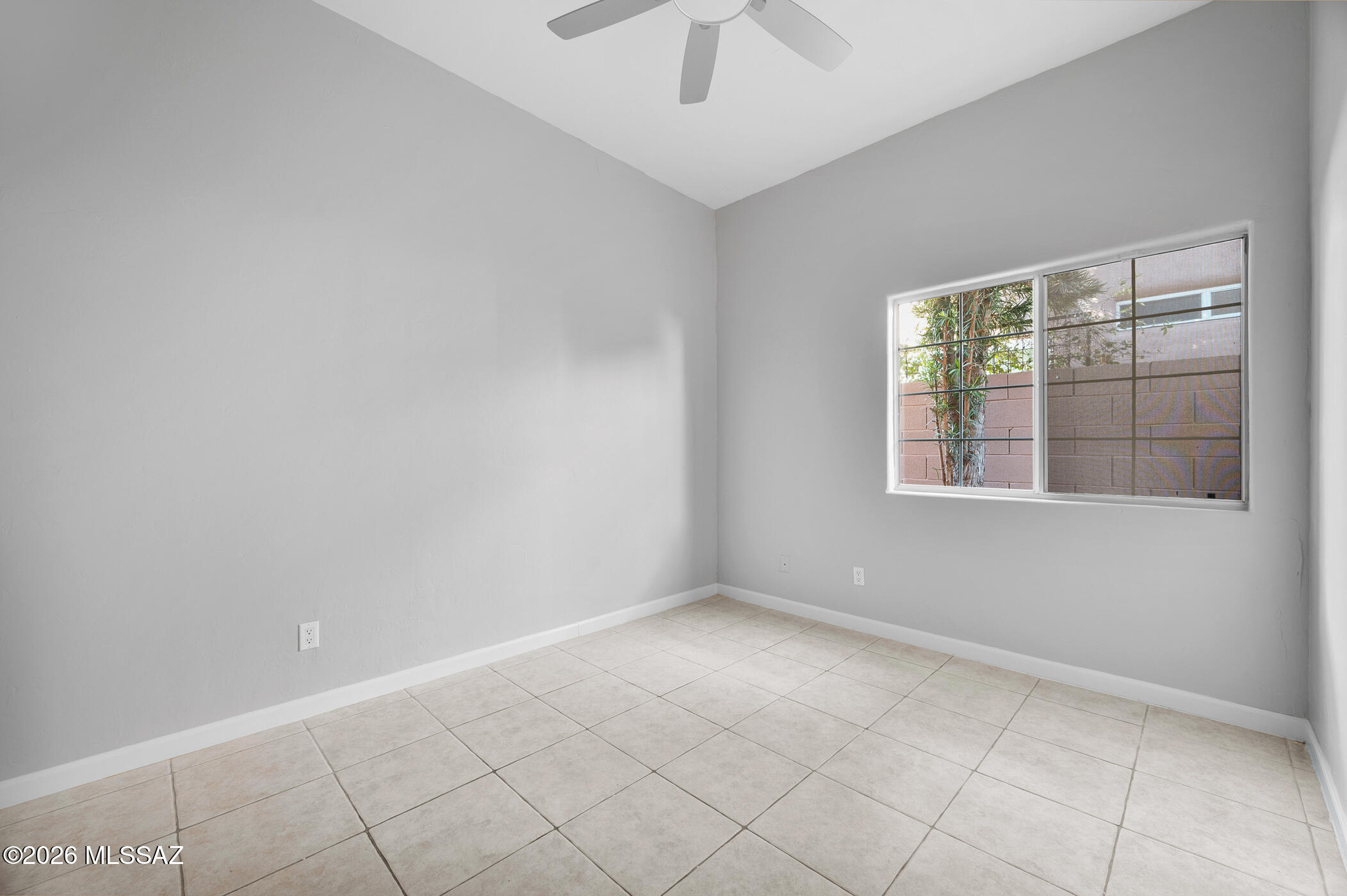 6683 N Calle Sin Nombre