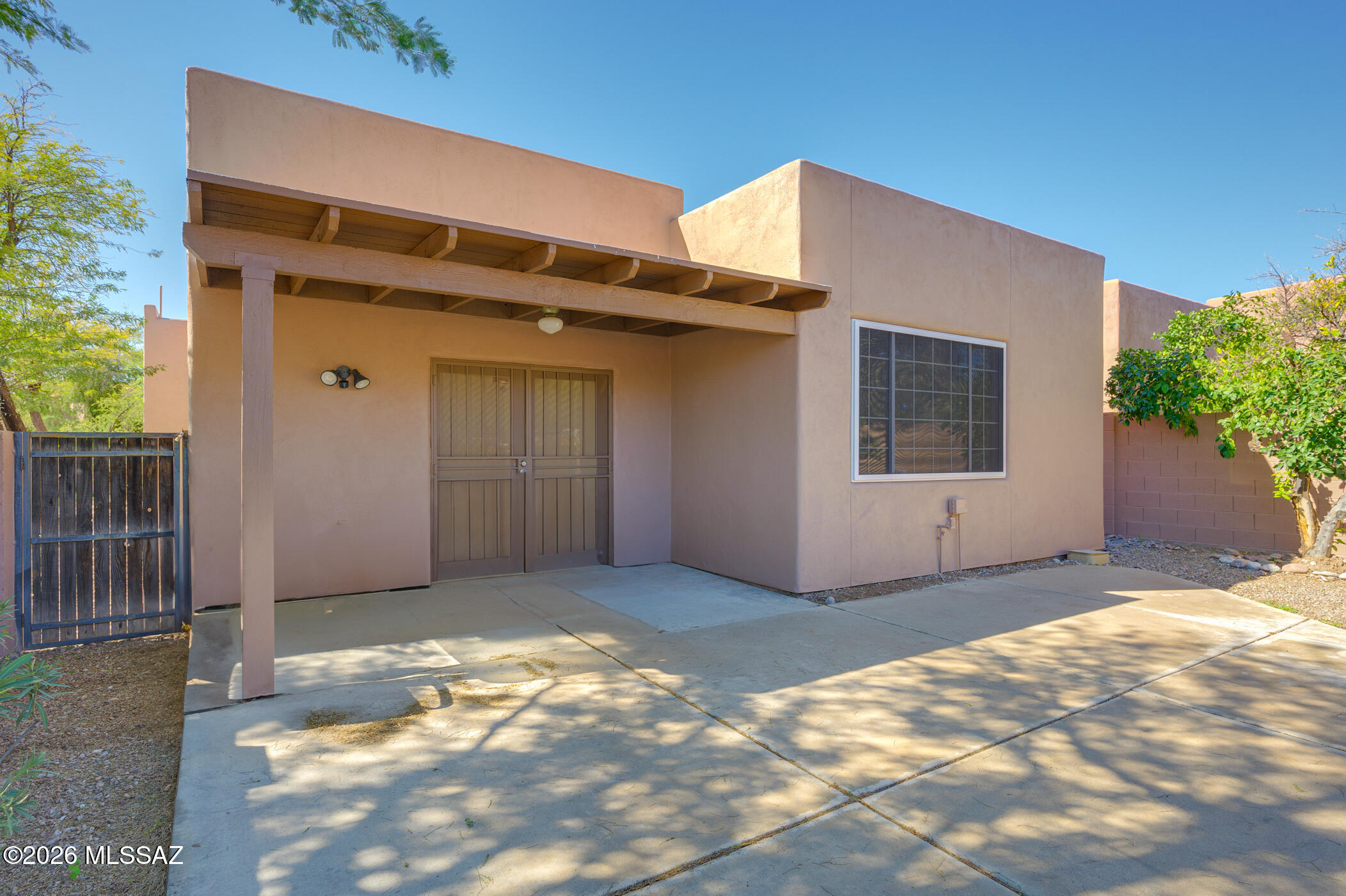 6683 N Calle Sin Nombre