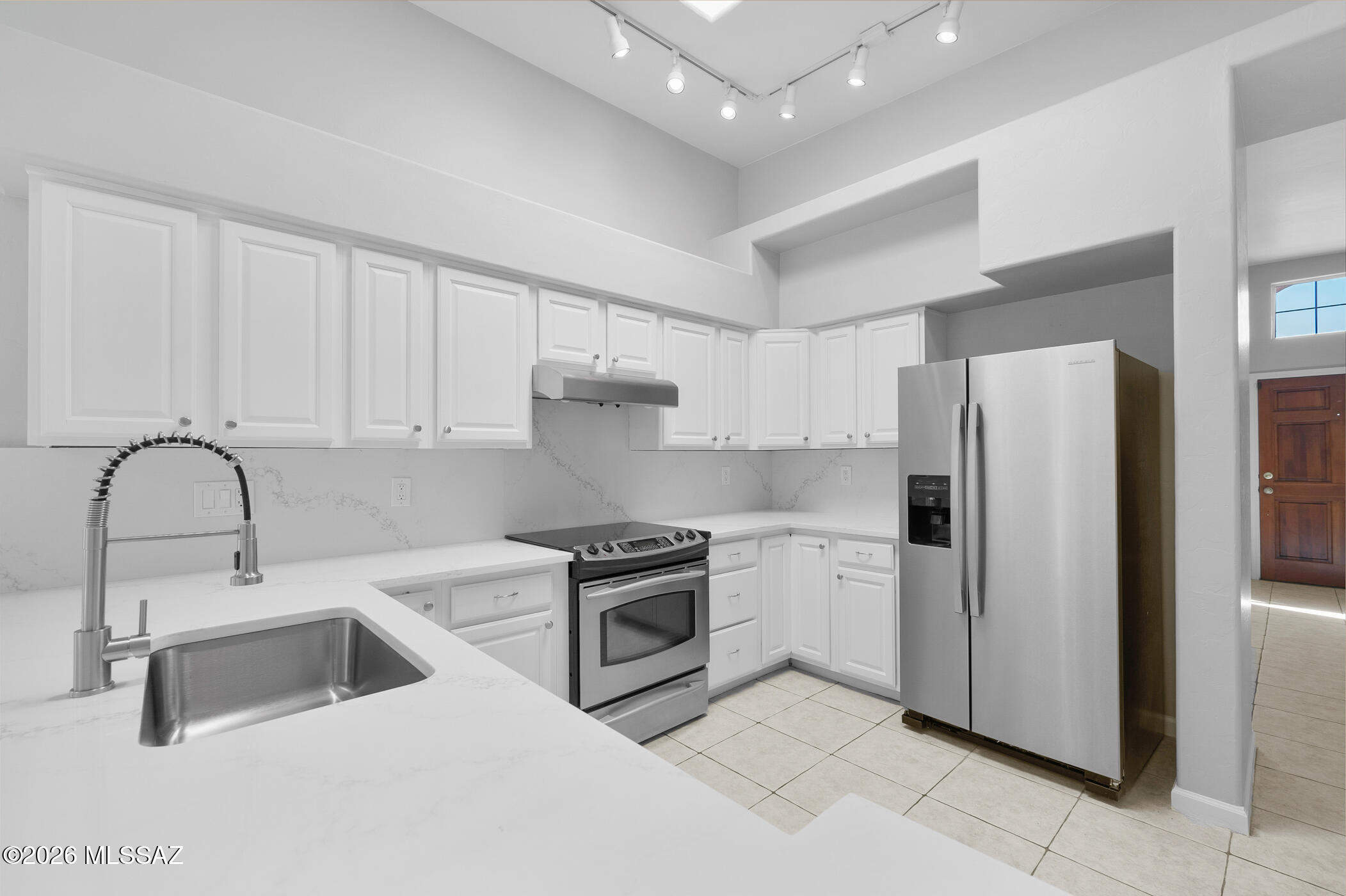 6683 N Calle Sin Nombre