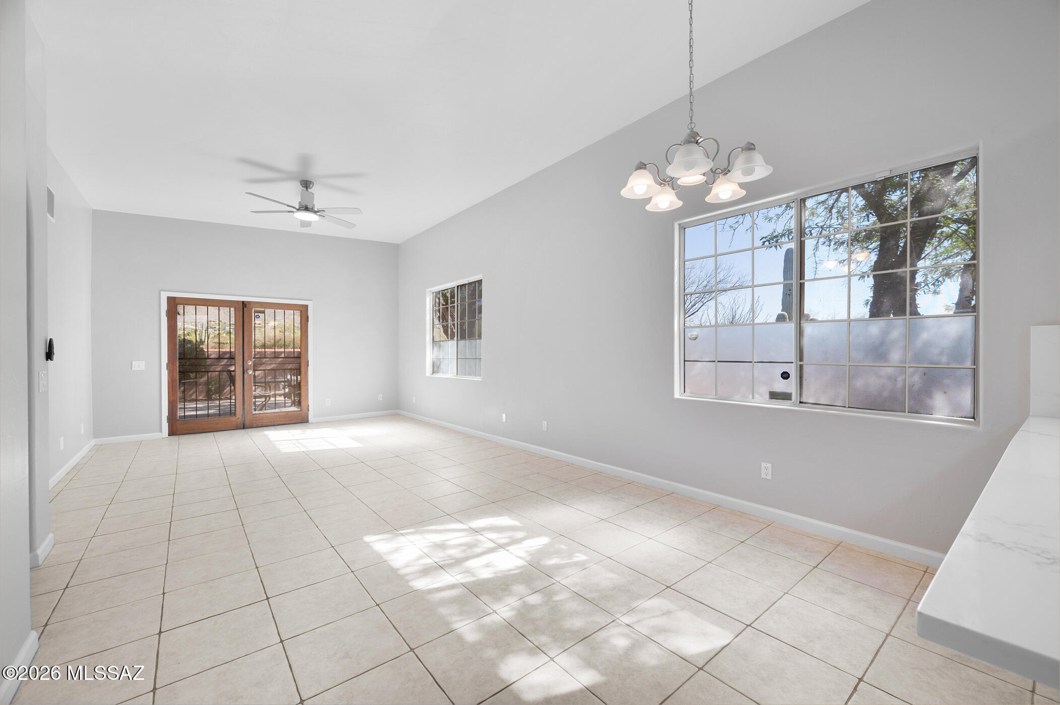 6683 N Calle Sin Nombre