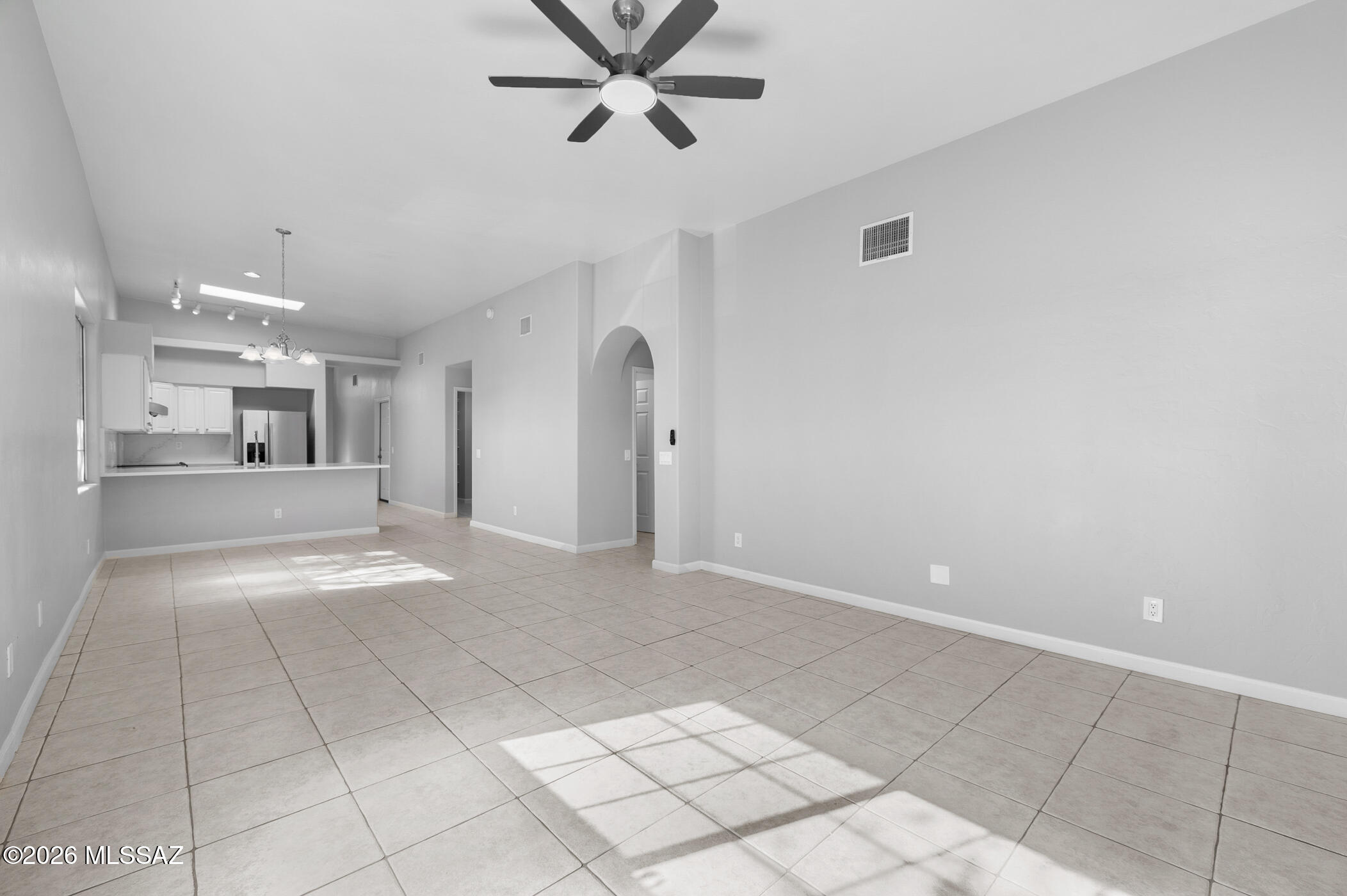 6683 N Calle Sin Nombre