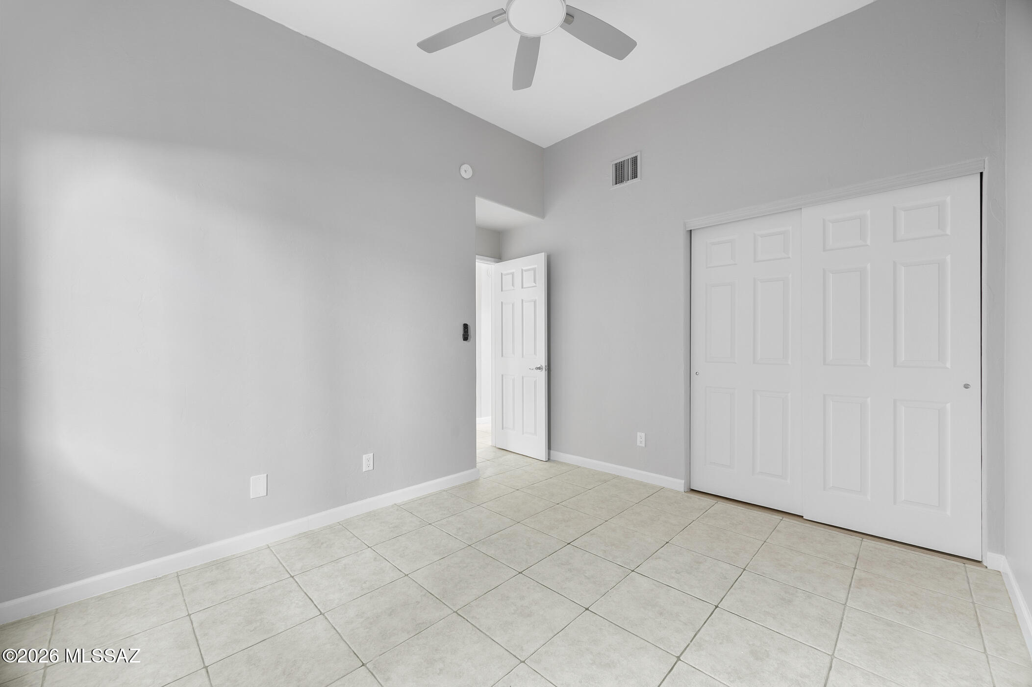 6683 N Calle Sin Nombre