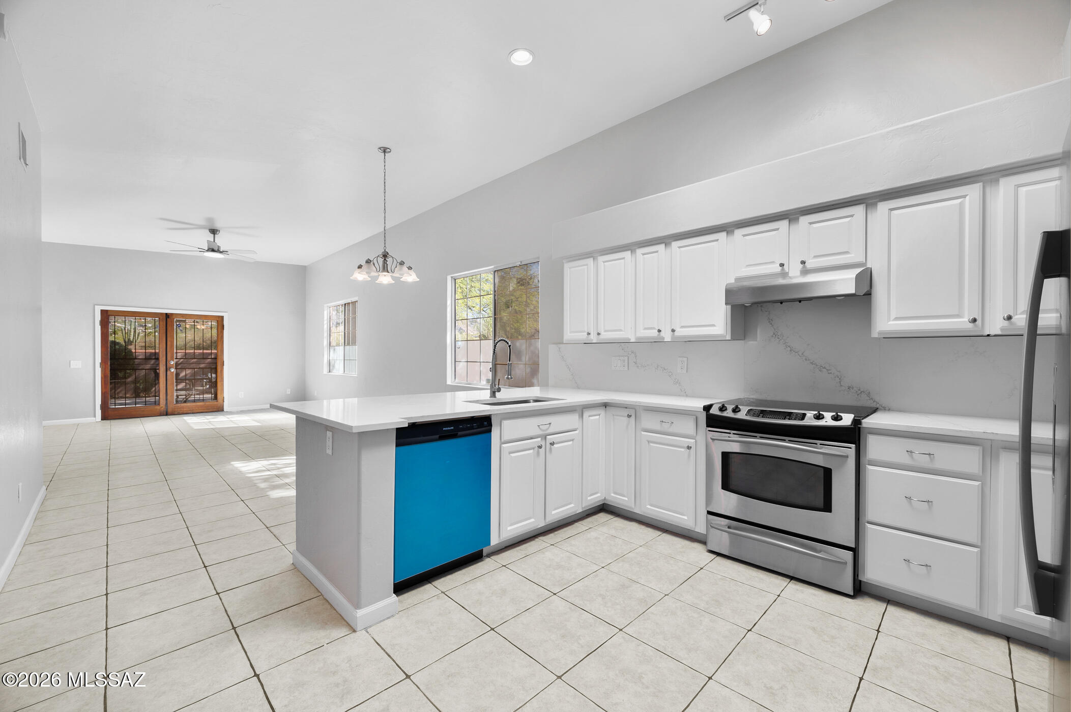 6683 N Calle Sin Nombre