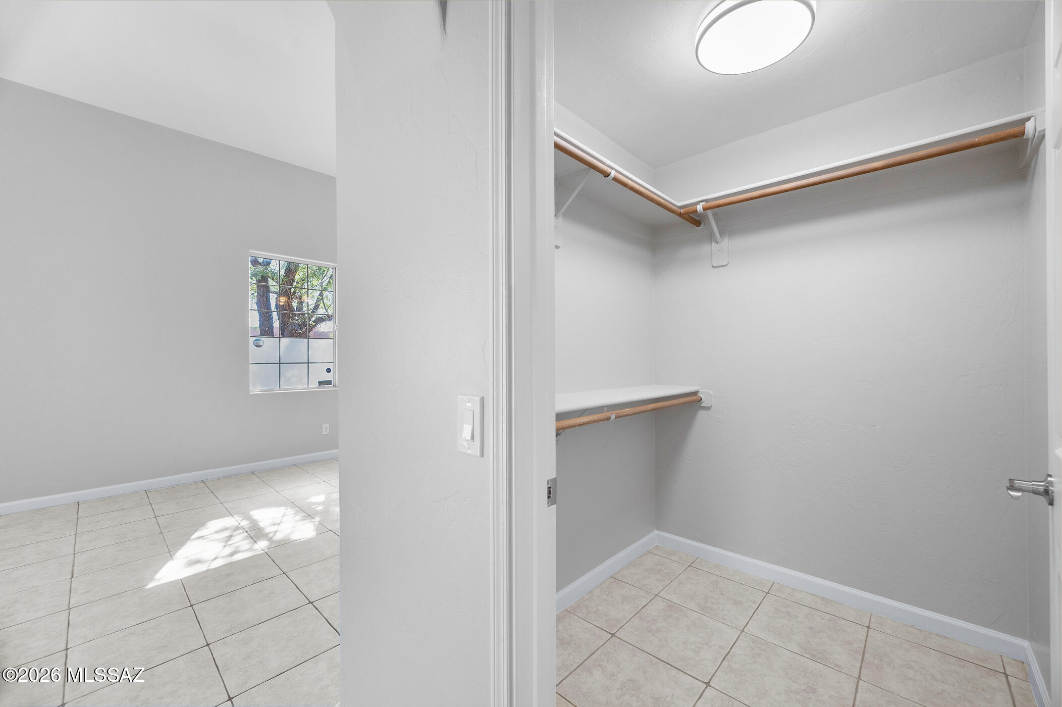 6683 N Calle Sin Nombre