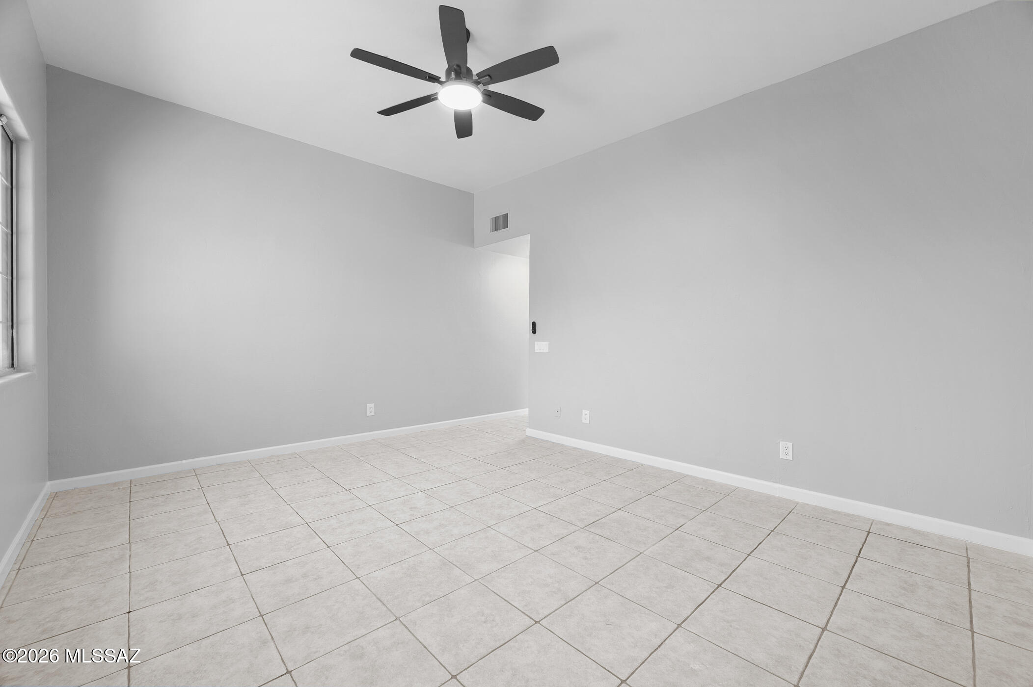 6683 N Calle Sin Nombre