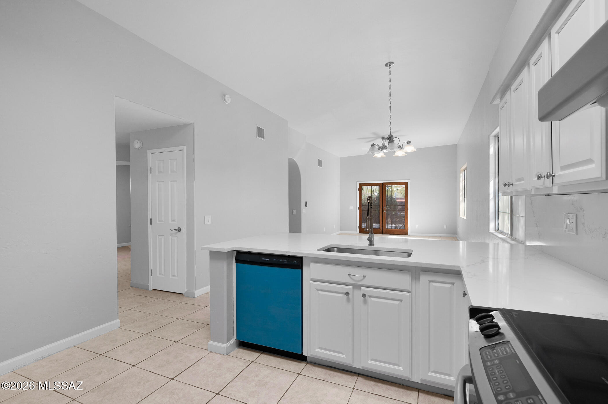 6683 N Calle Sin Nombre