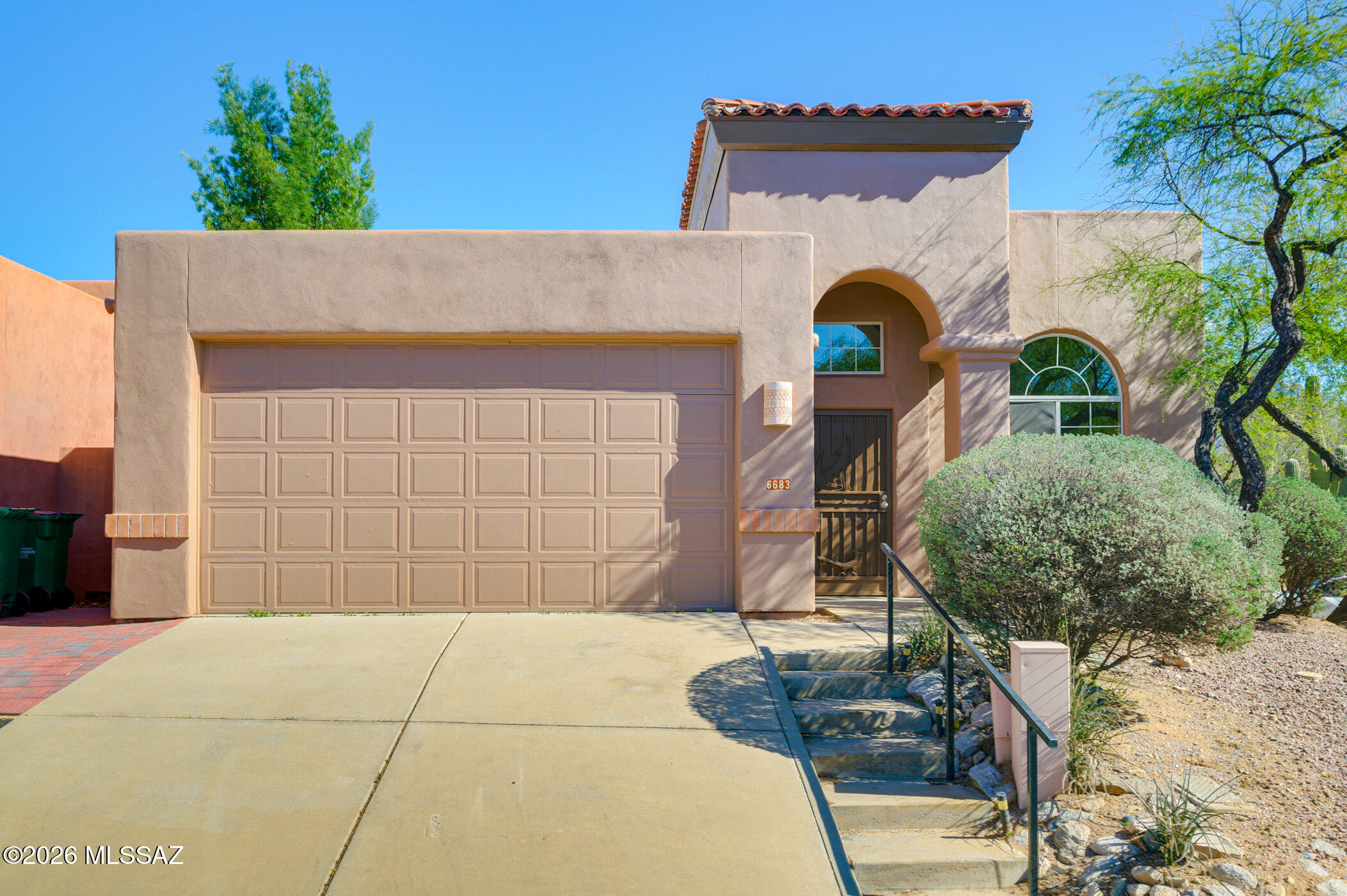6683 N Calle Sin Nombre