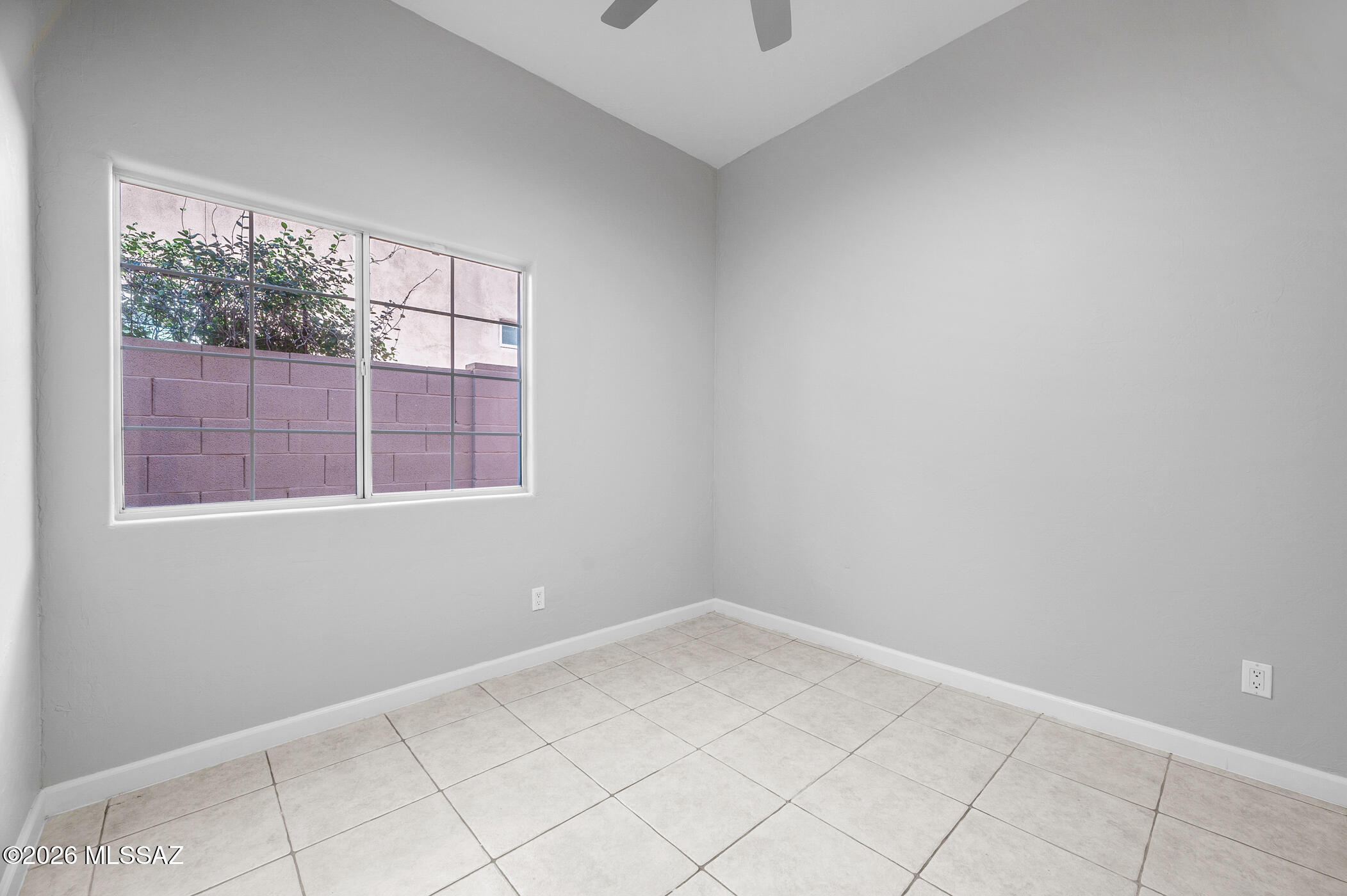 6683 N Calle Sin Nombre