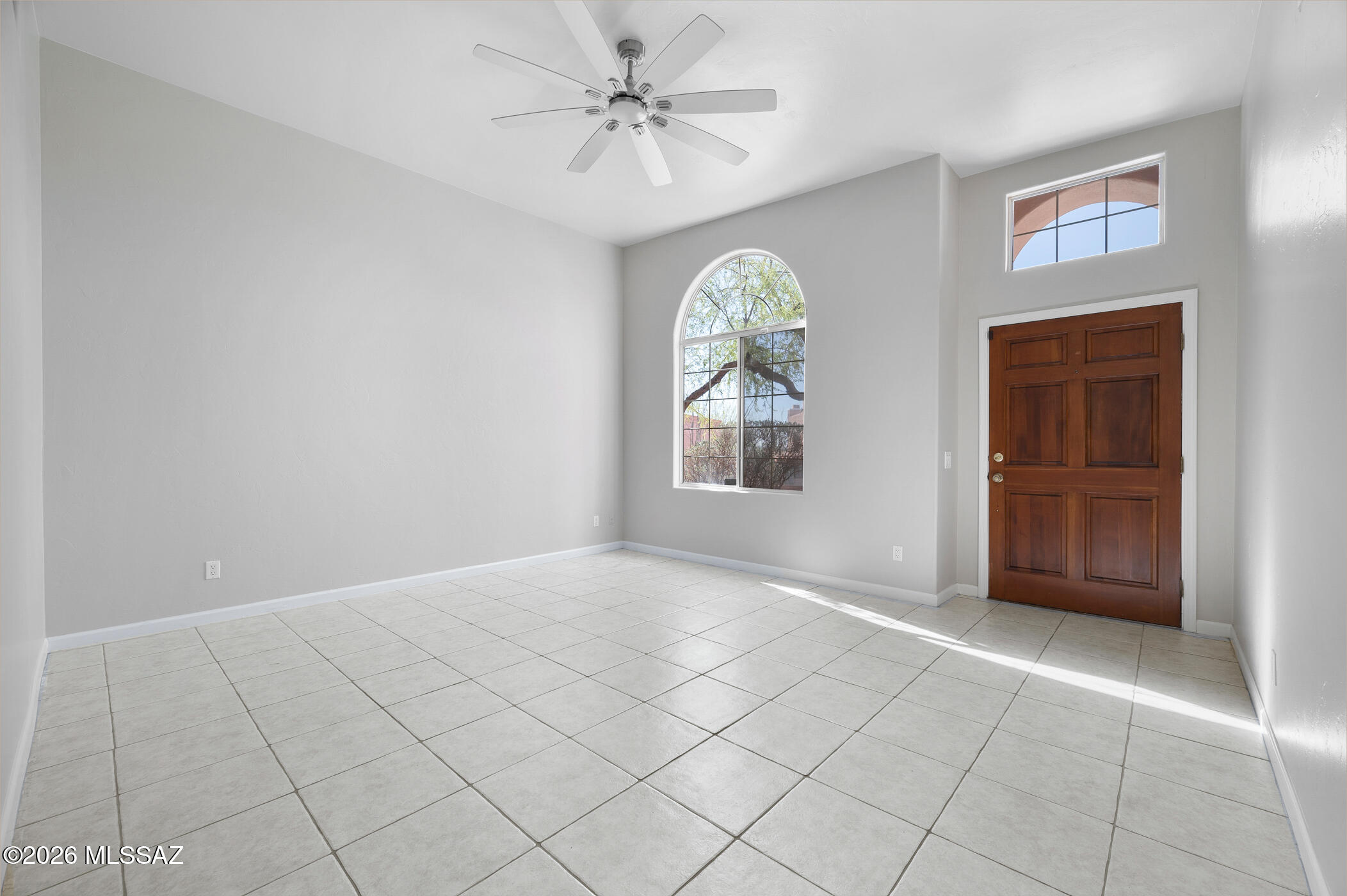 6683 N Calle Sin Nombre