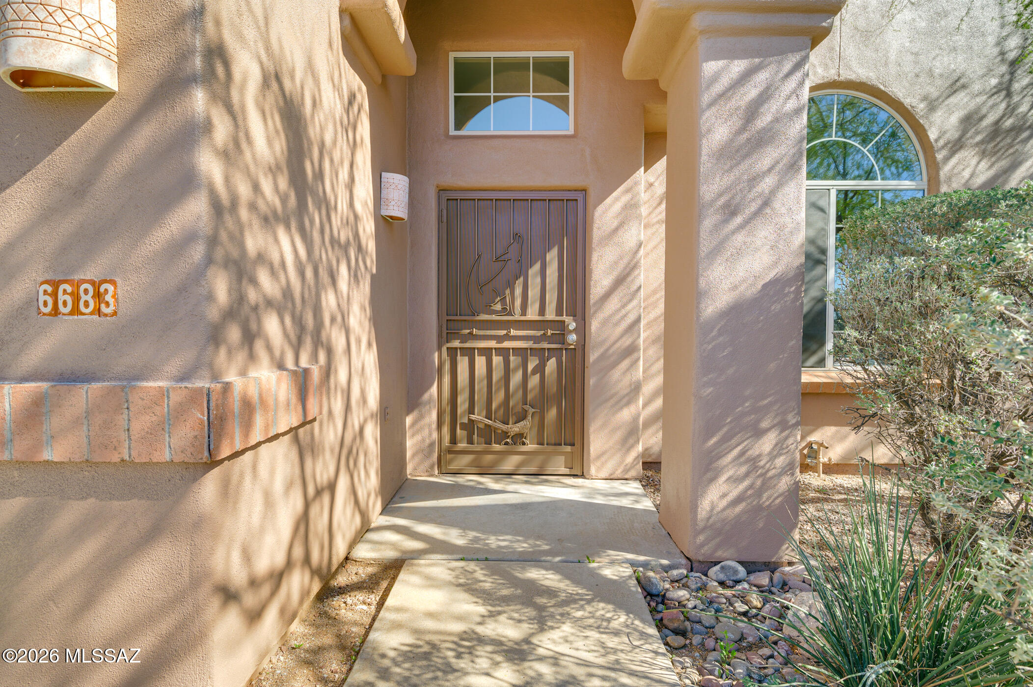 6683 N Calle Sin Nombre
