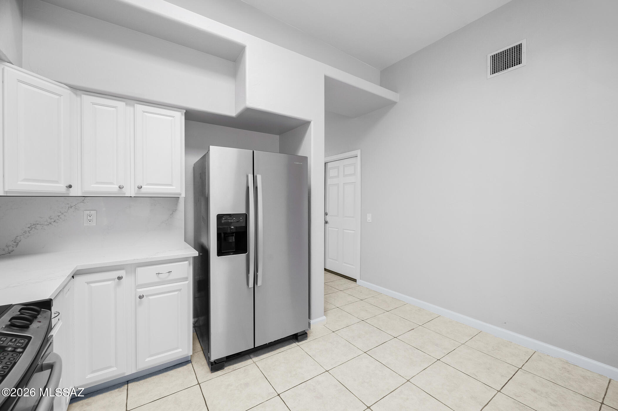 6683 N Calle Sin Nombre