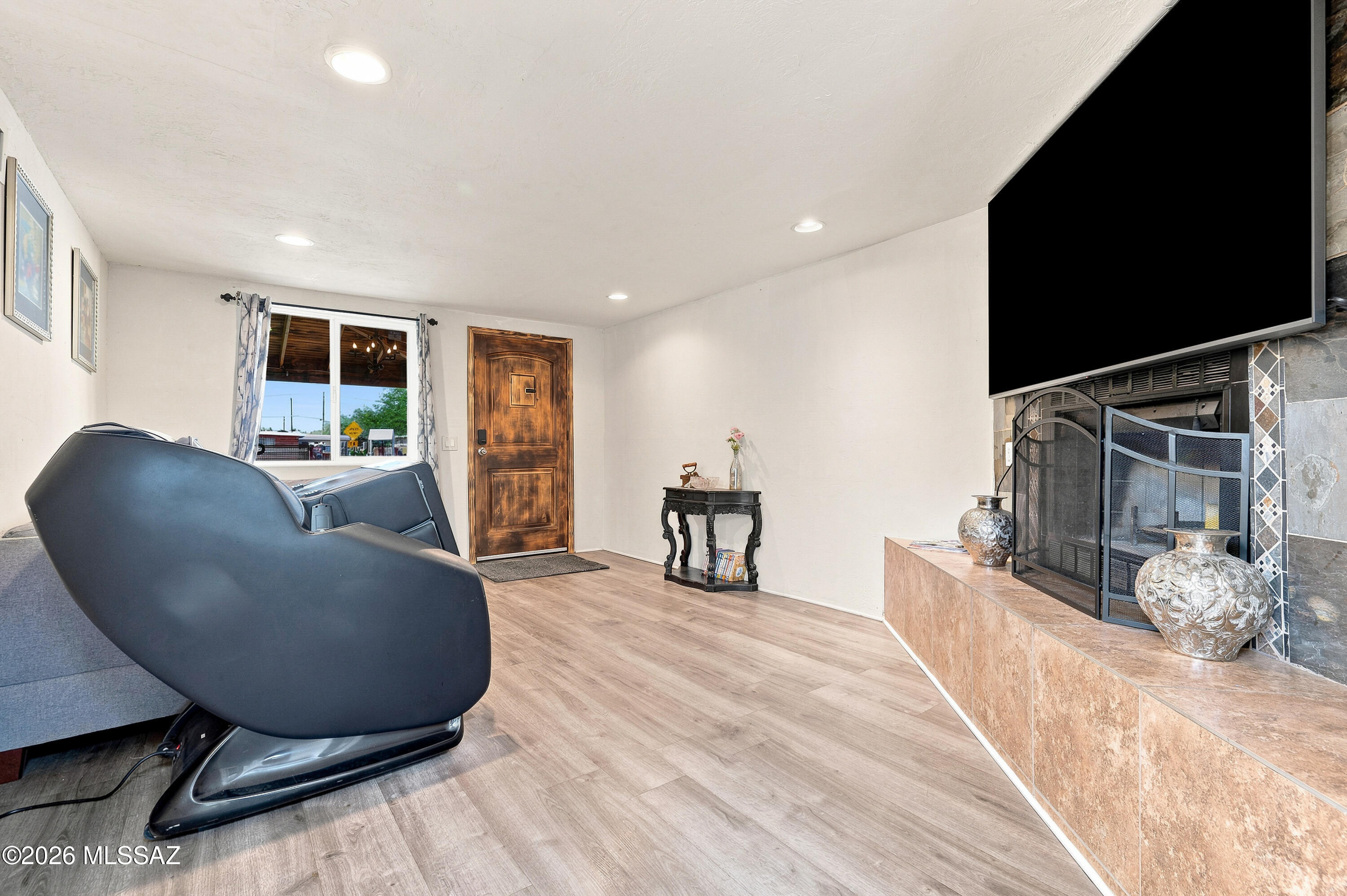 102 E Aviation Drive