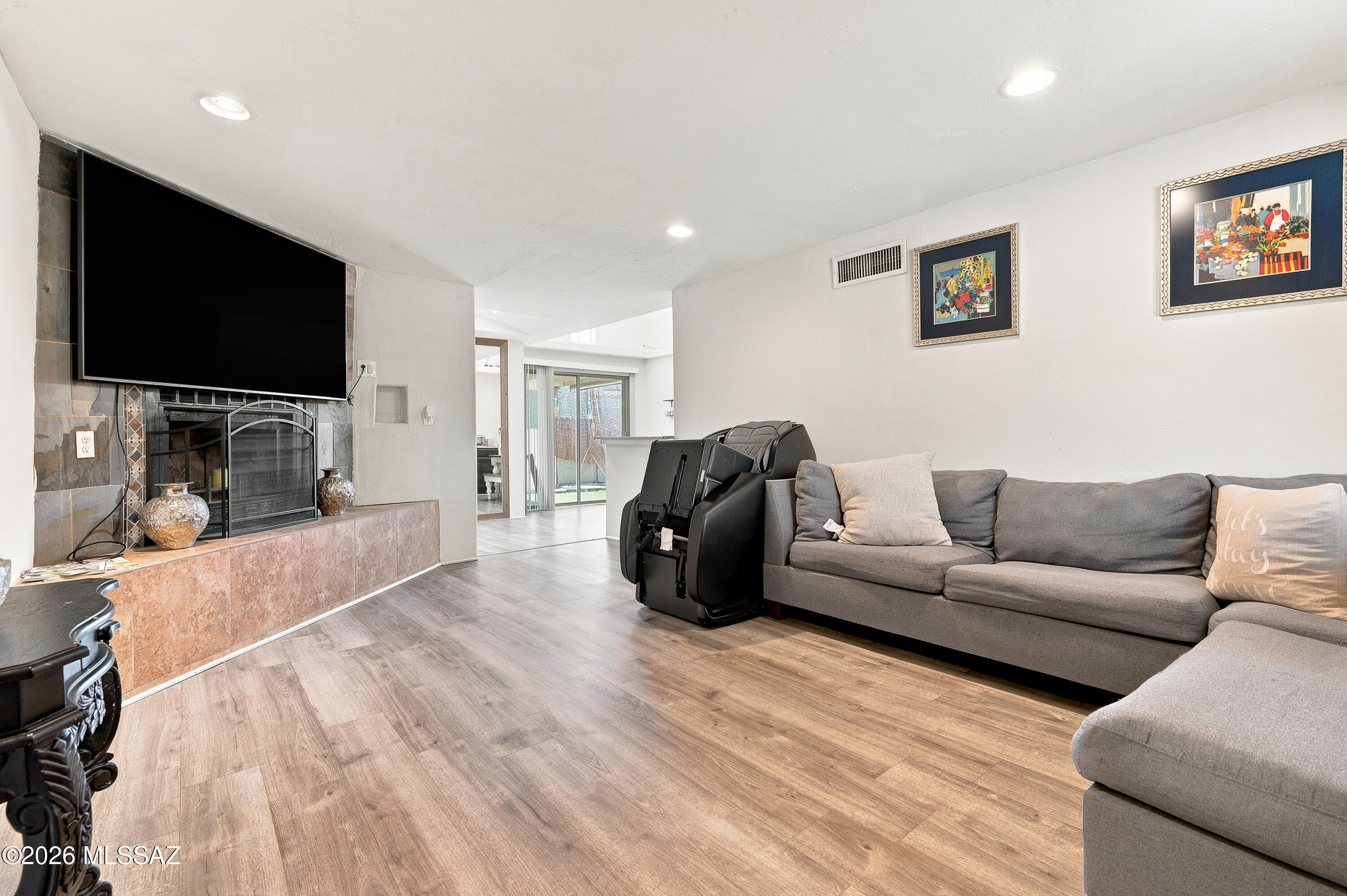 102 E Aviation Drive