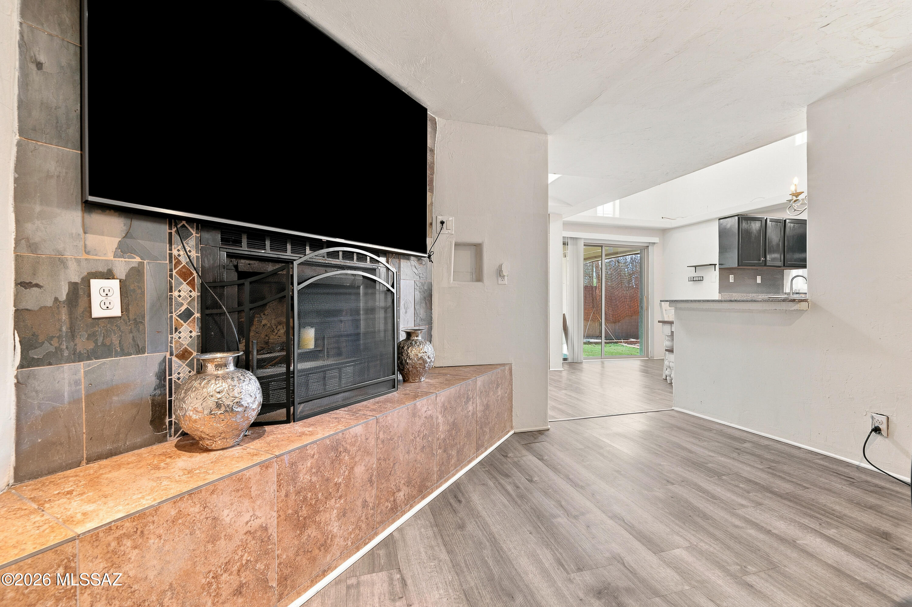 102 E Aviation Drive