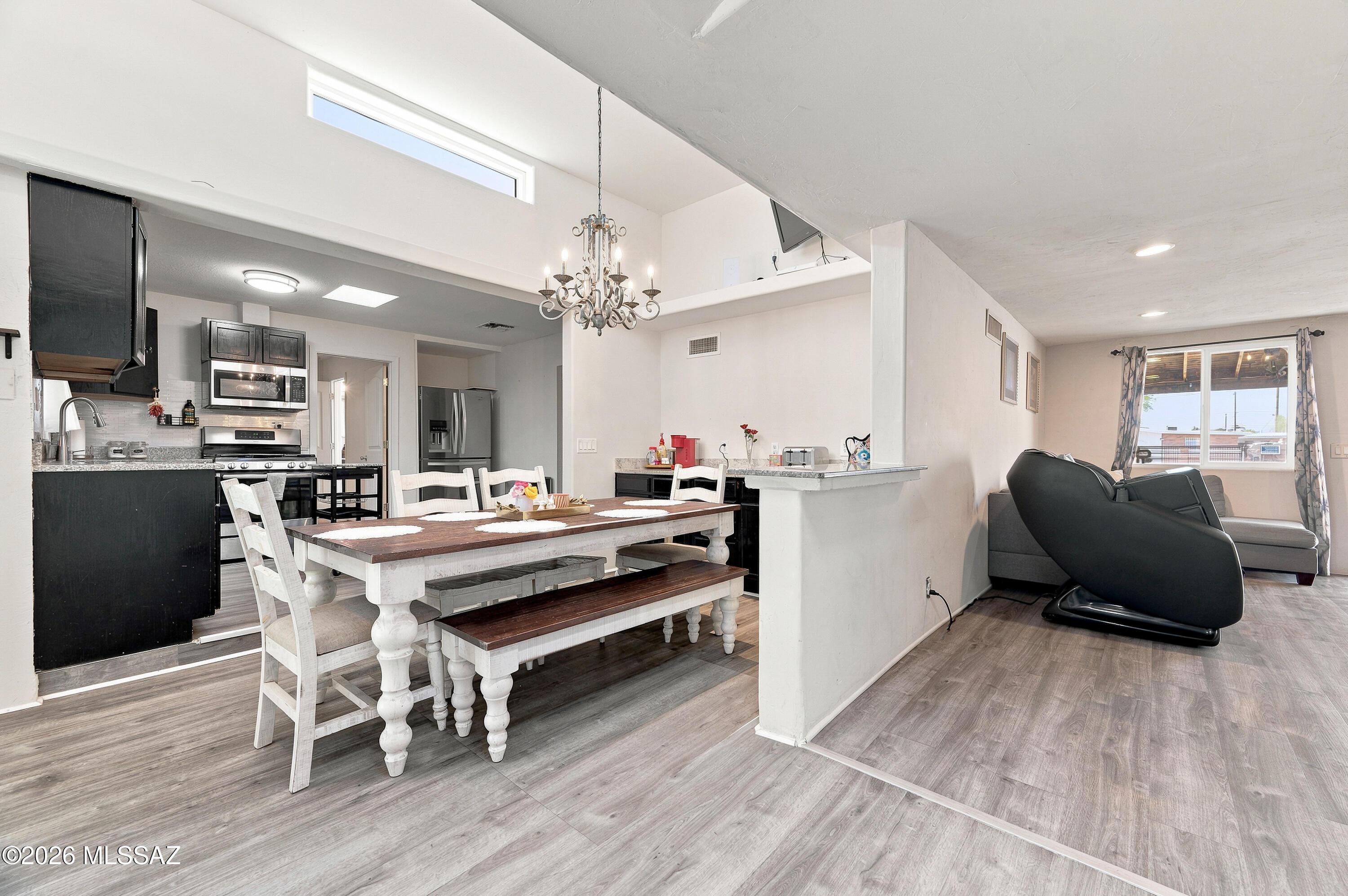 102 E Aviation Drive