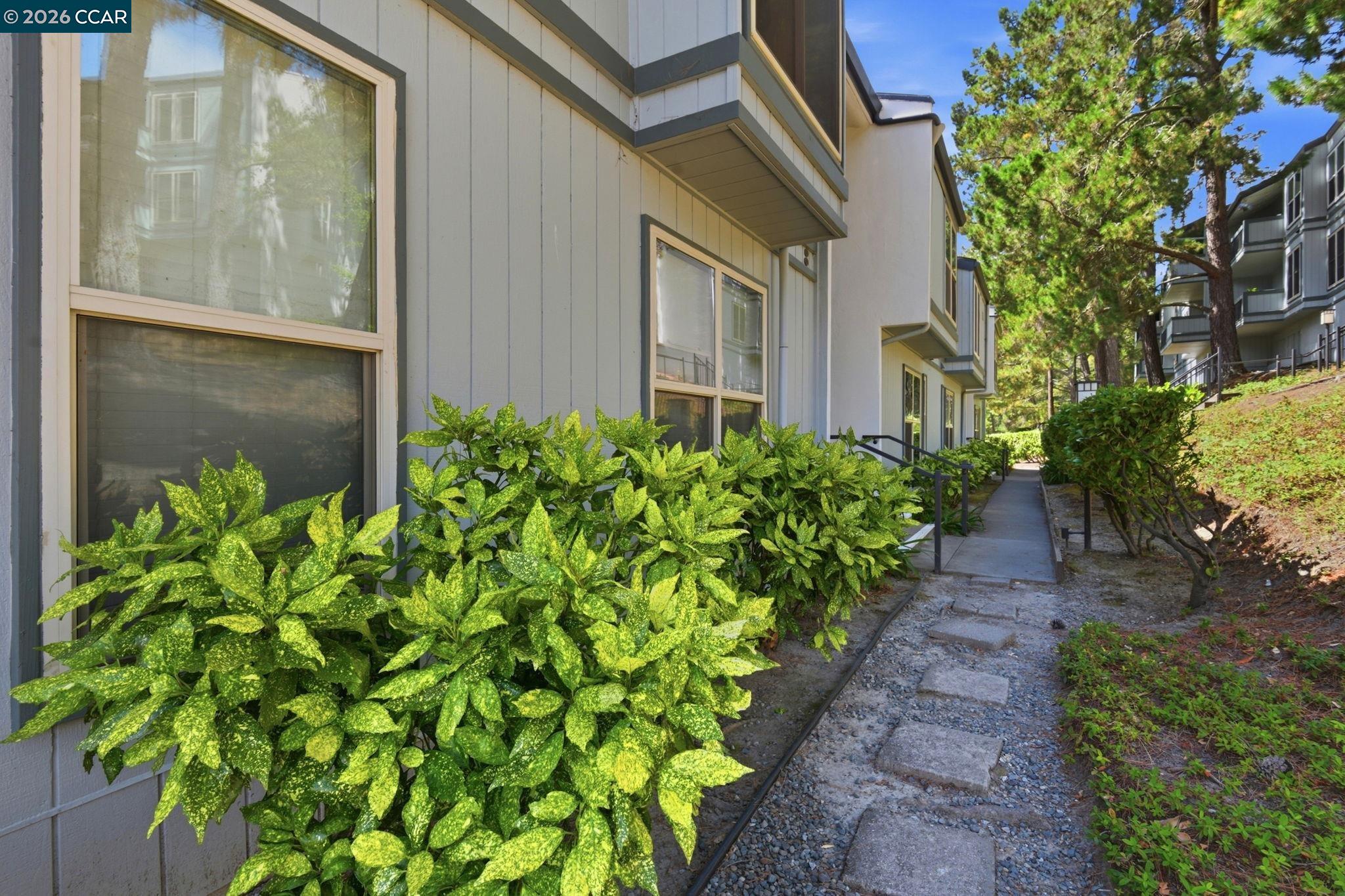 2087 Ascot Dr # 124