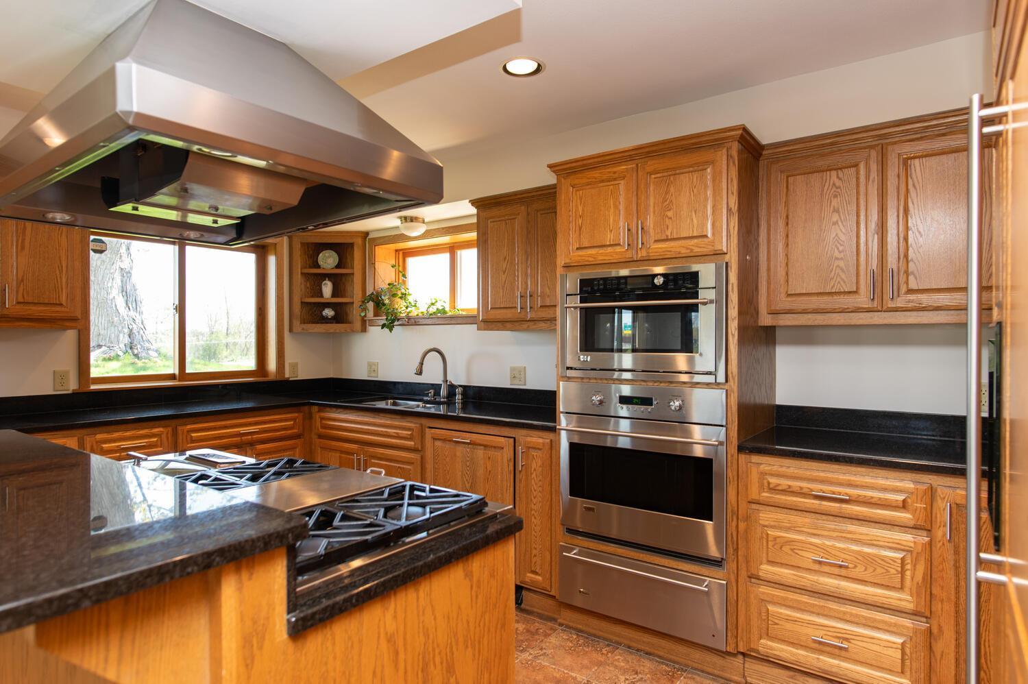 10700 River Terrace