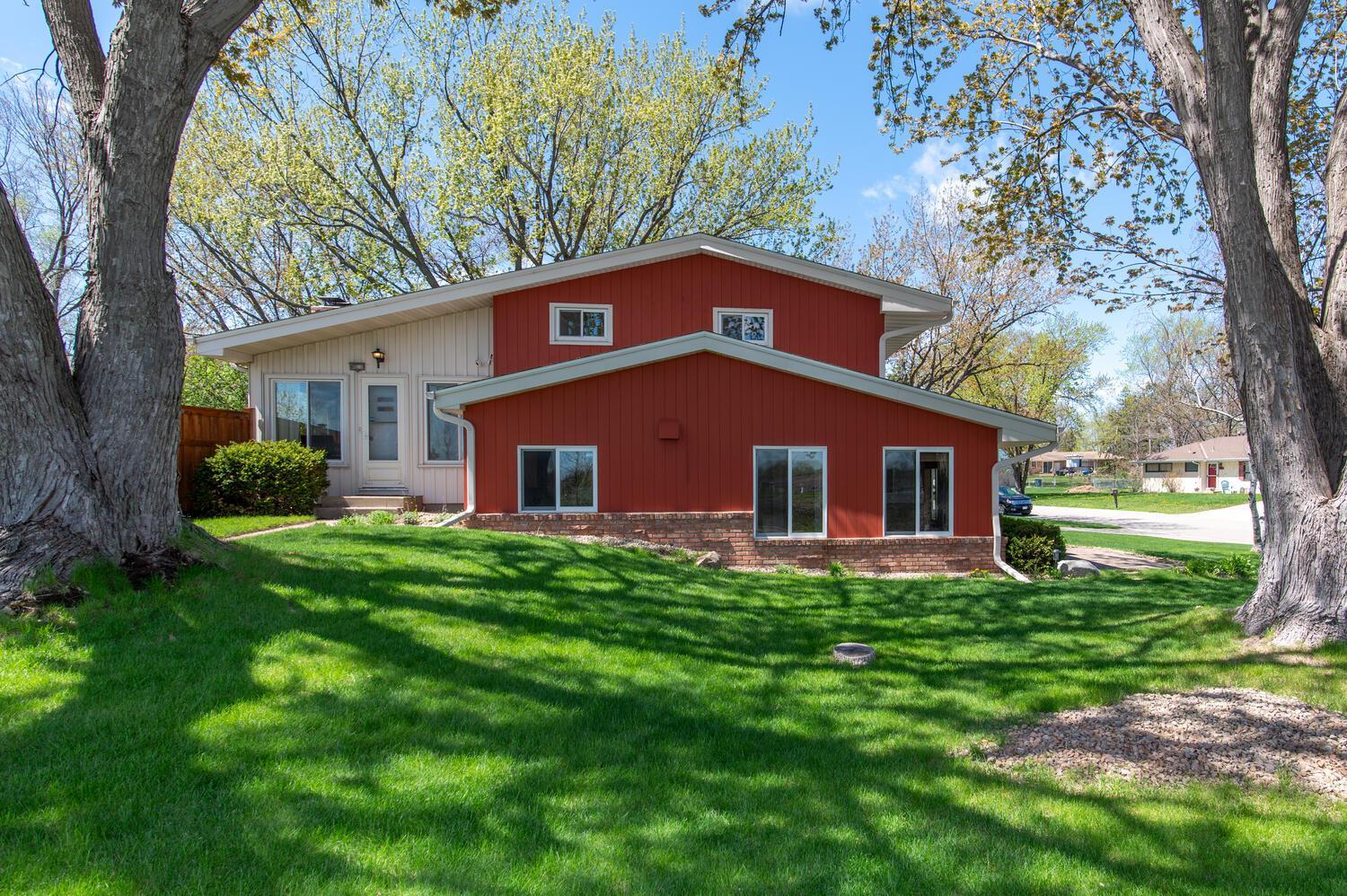 10700 River Terrace