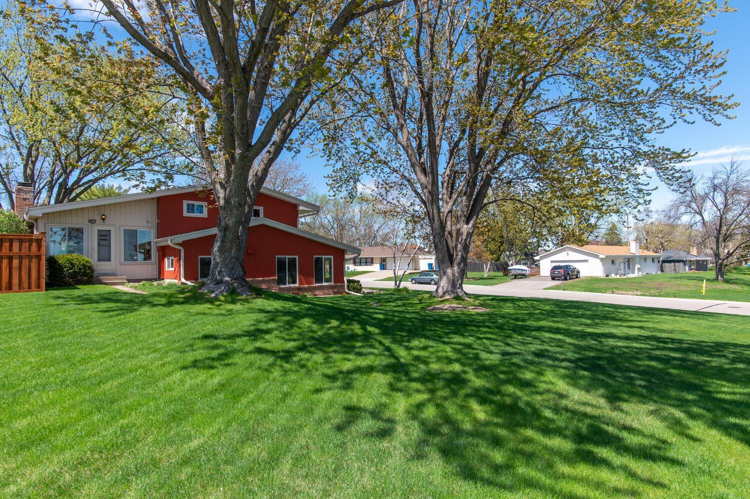 10700 River Terrace
