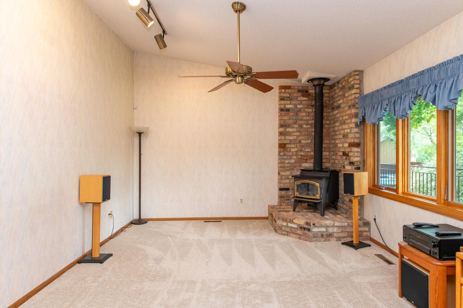 8803 Dallas Lane N
