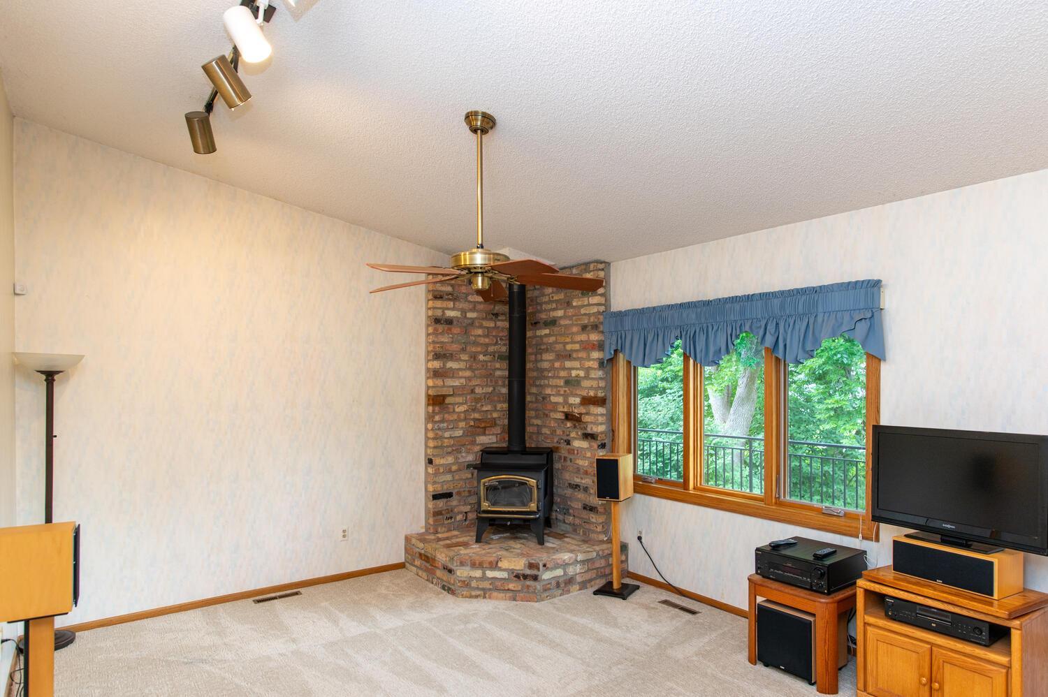 8803 Dallas Lane N