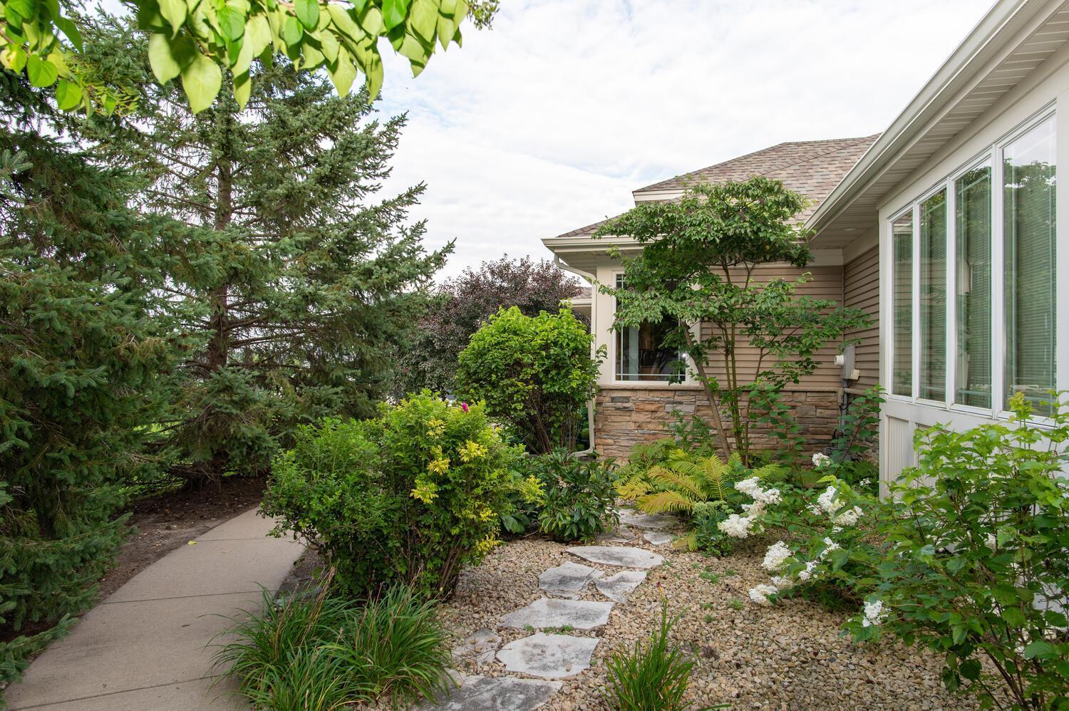 3844 Linden Drive E
