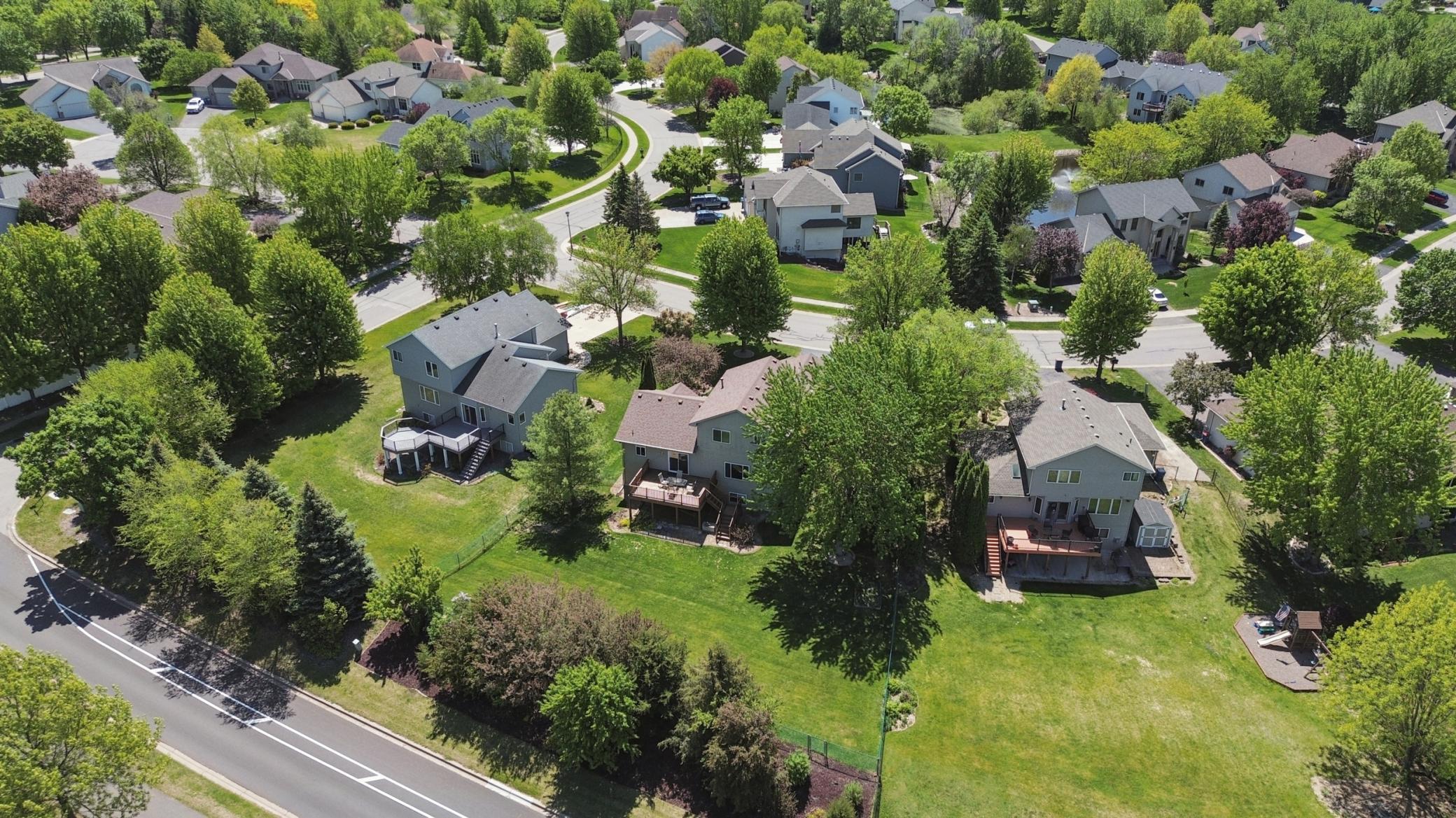 10106 Fernwood Lane N